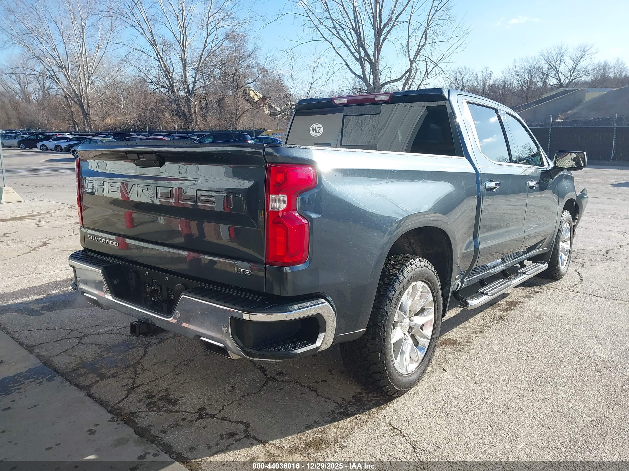 CHEVROLET SILVERADO image 4