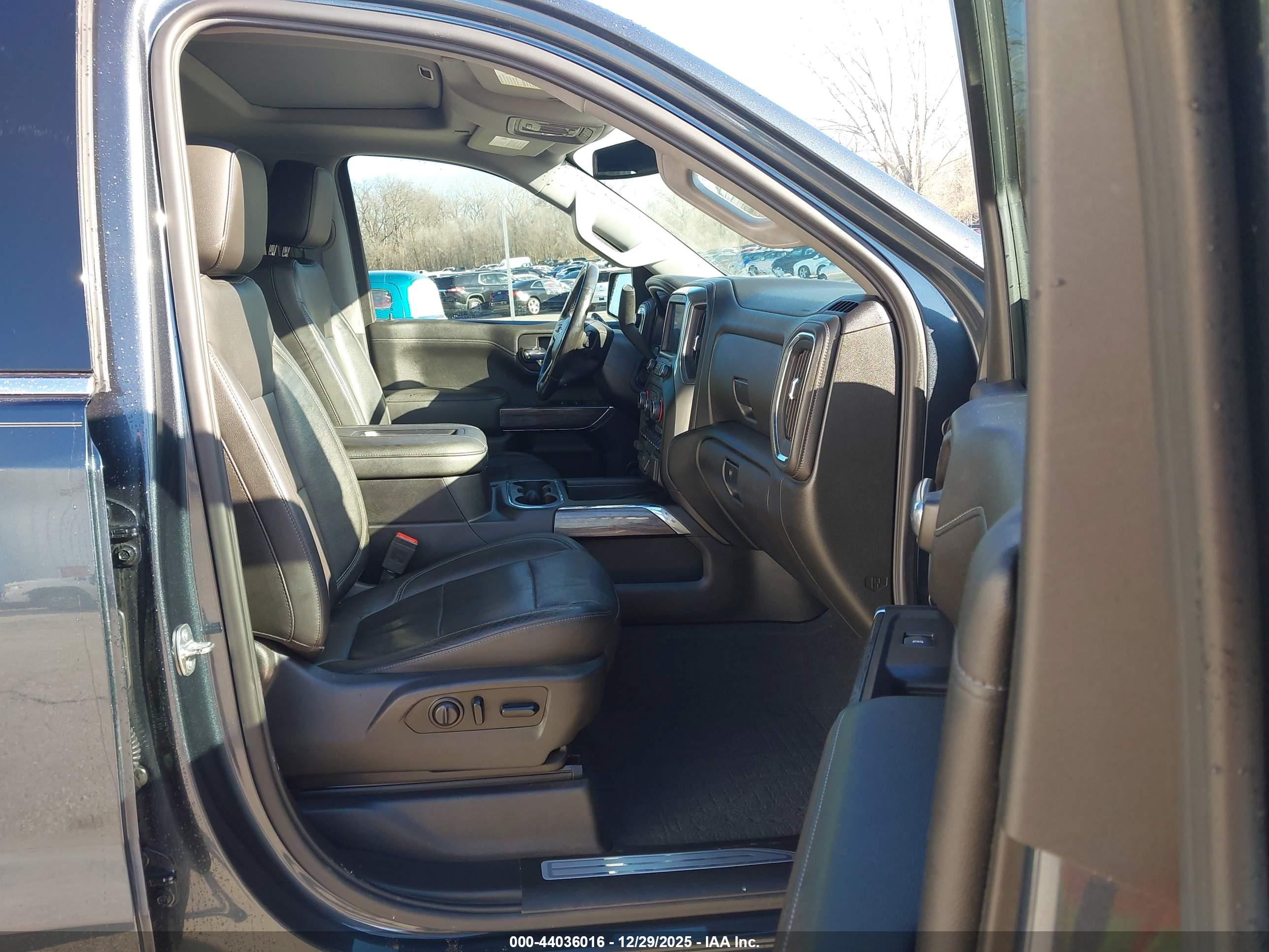 CHEVROLET SILVERADO image 5