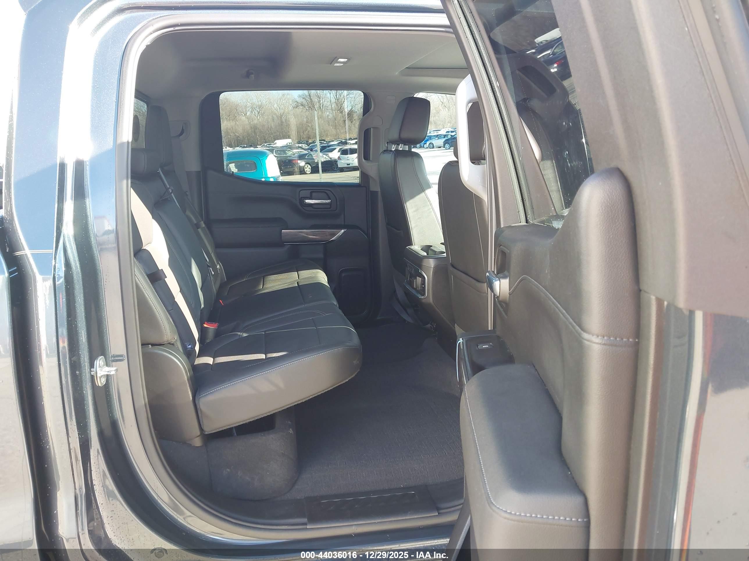 CHEVROLET SILVERADO image 8