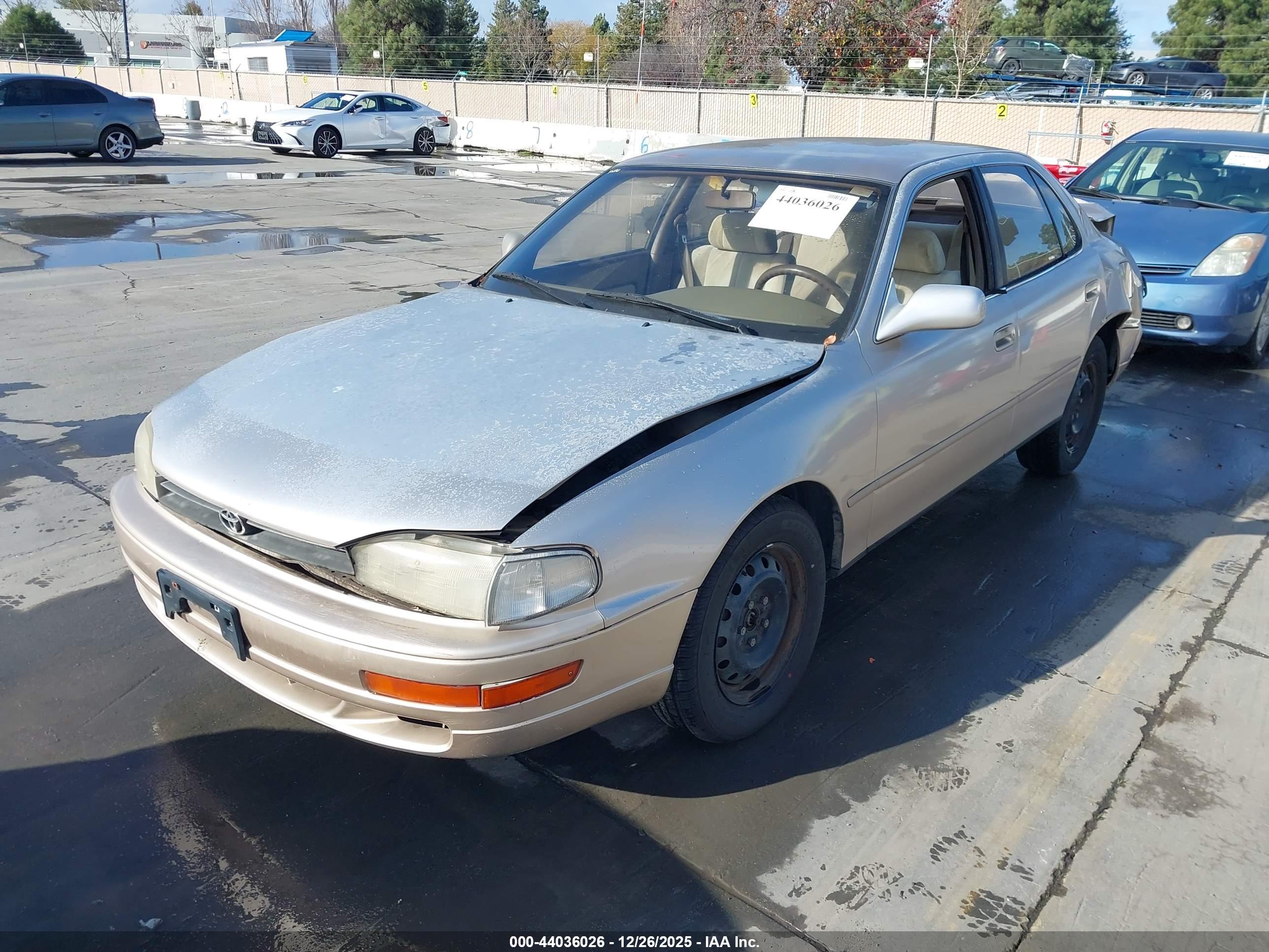 TOYOTA CAMRY image 2