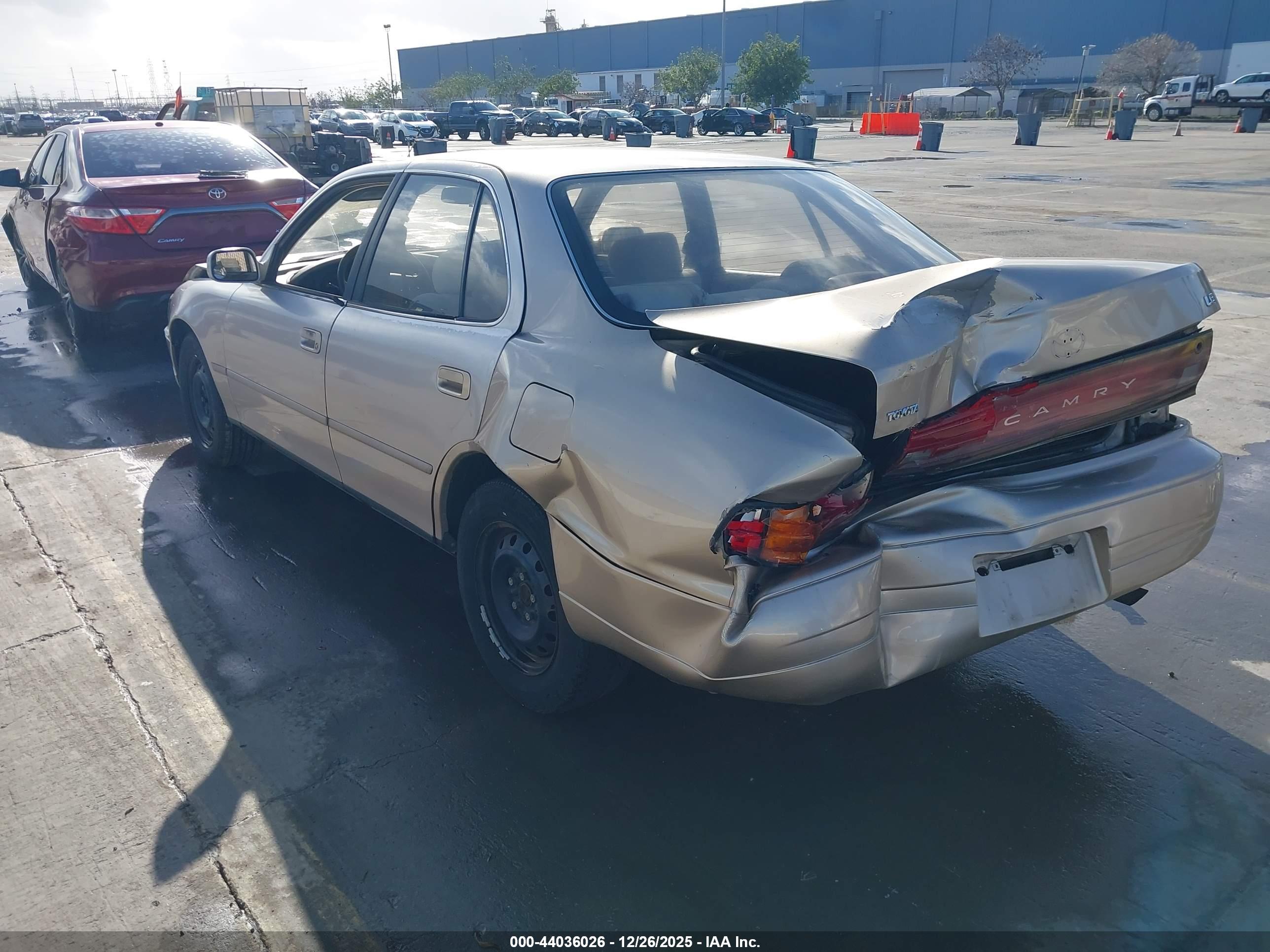 TOYOTA CAMRY image 3