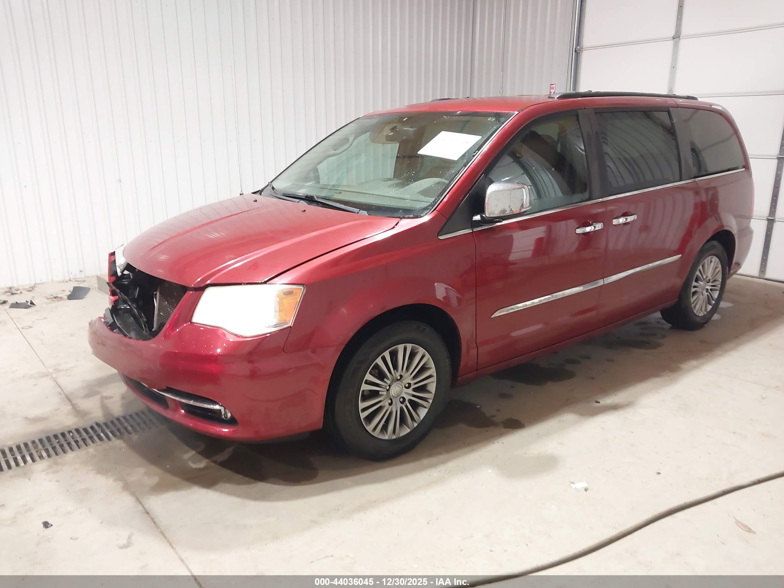CHRYSLER TOWN image 2