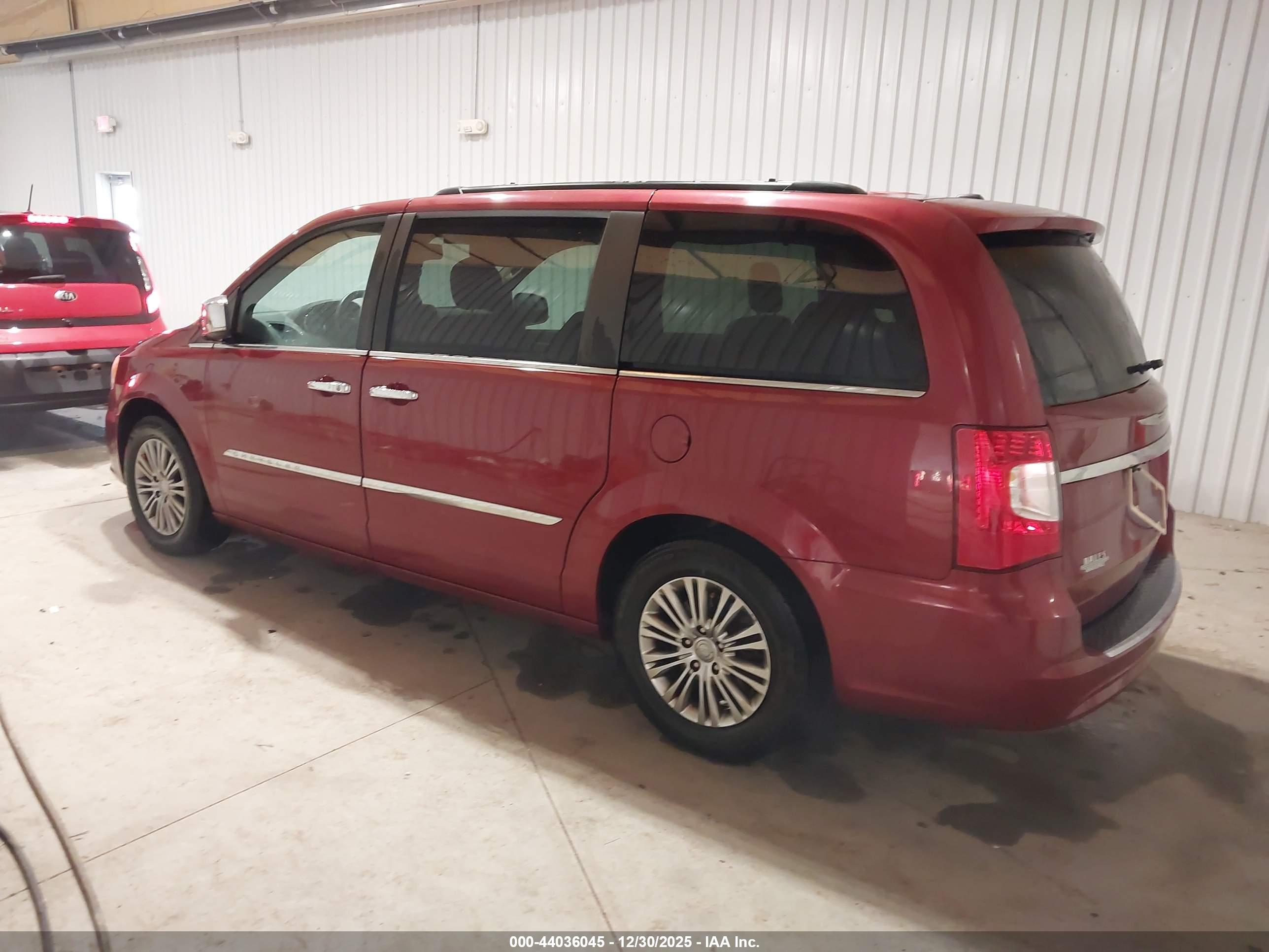 CHRYSLER TOWN image 3