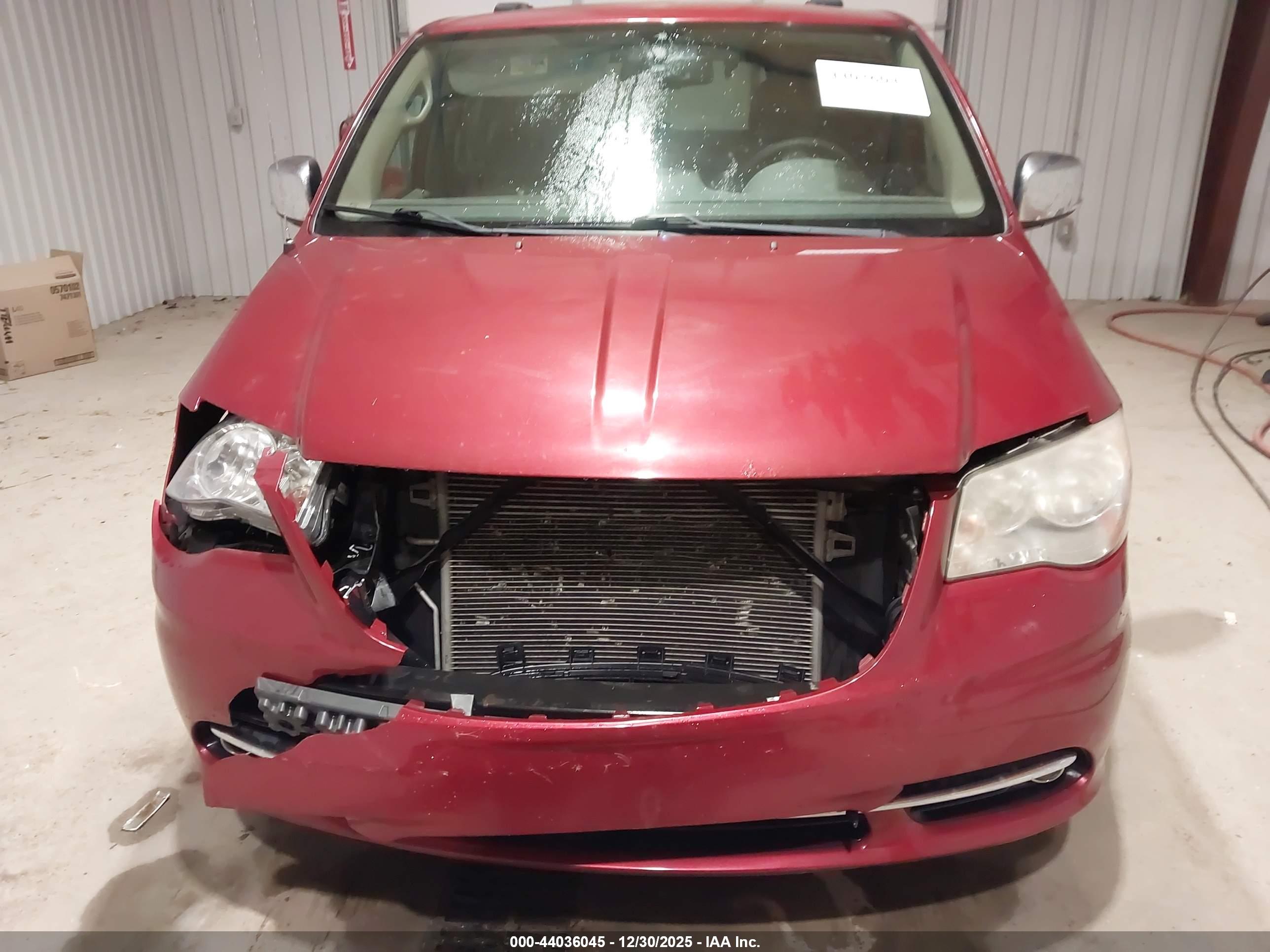 CHRYSLER TOWN image 6