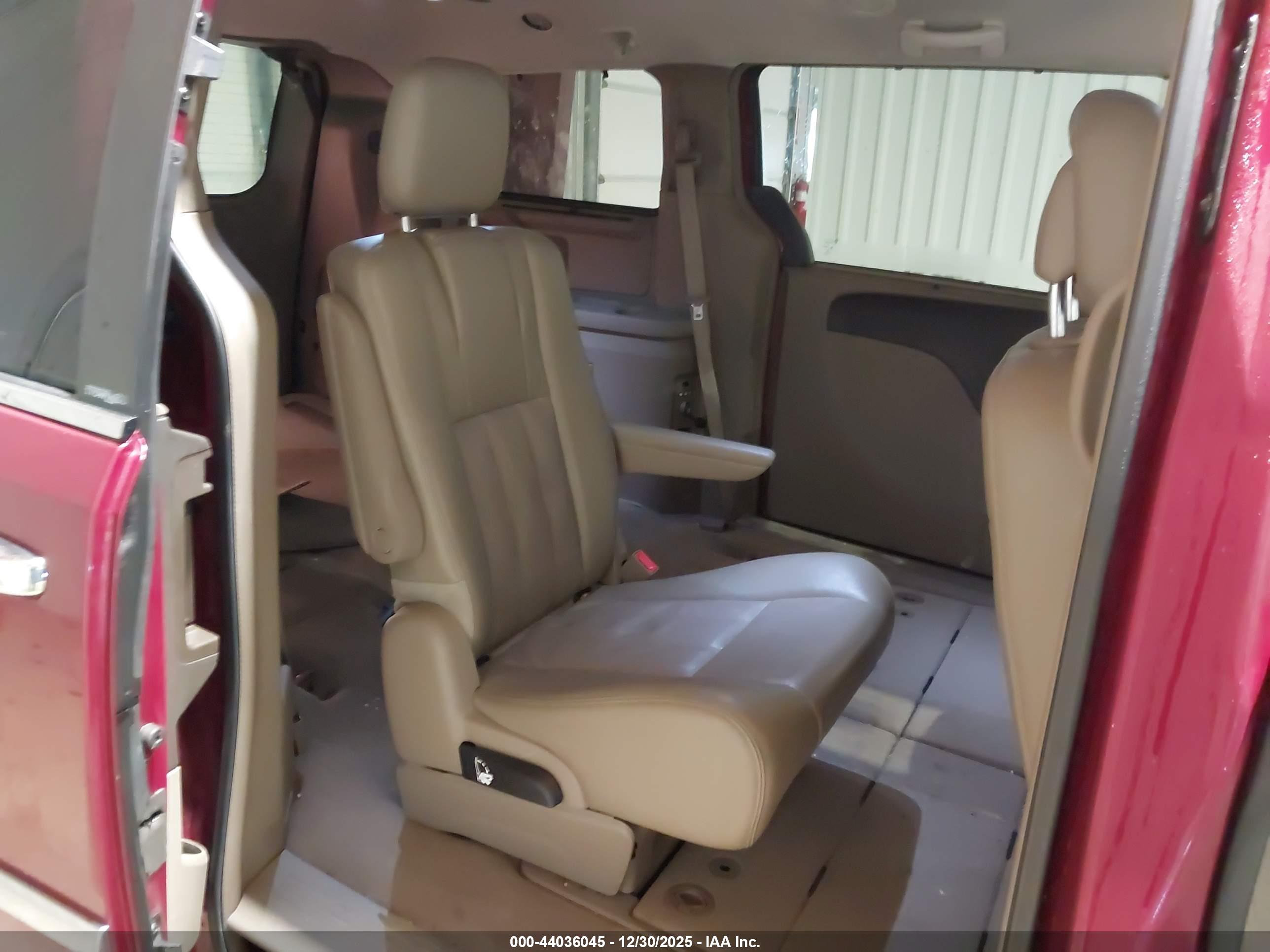 CHRYSLER TOWN image 8