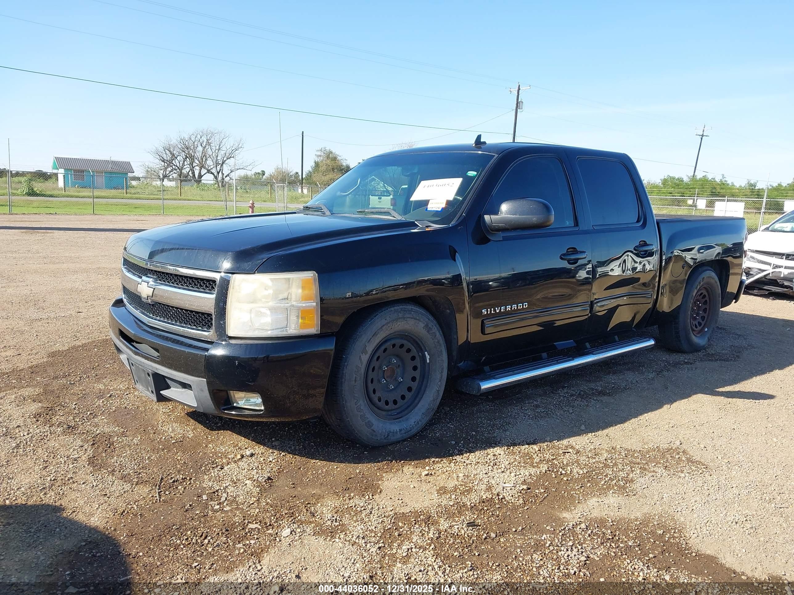 CHEVROLET SILVERADO image 2