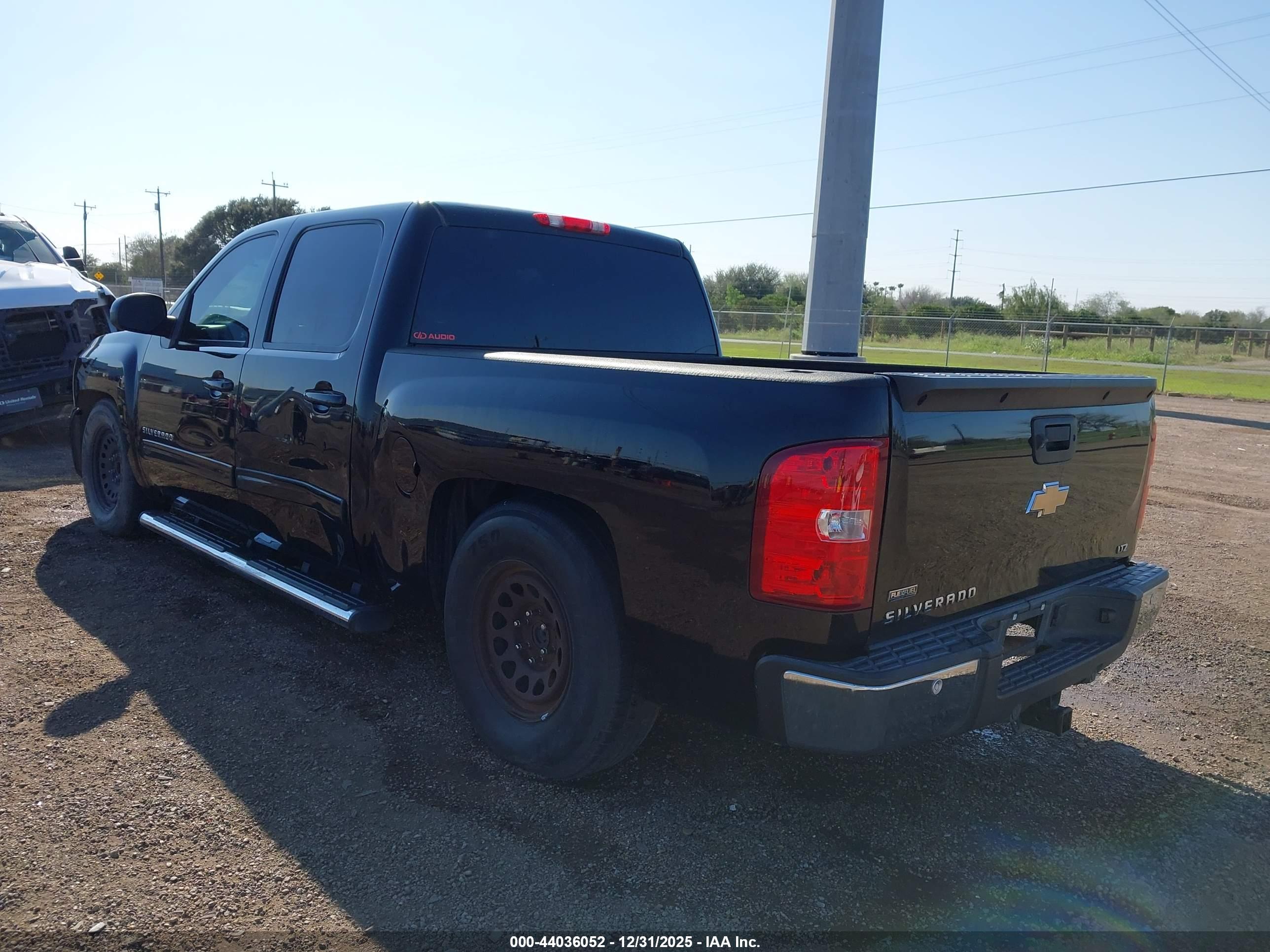 CHEVROLET SILVERADO image 3