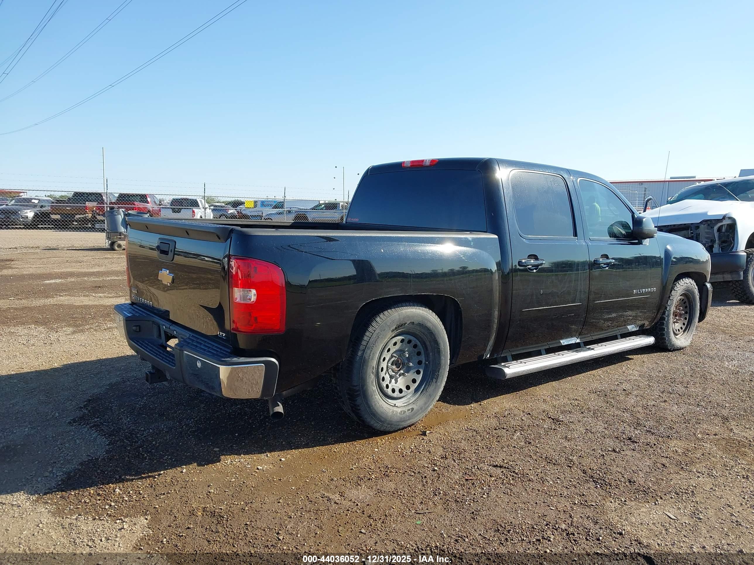 CHEVROLET SILVERADO image 4