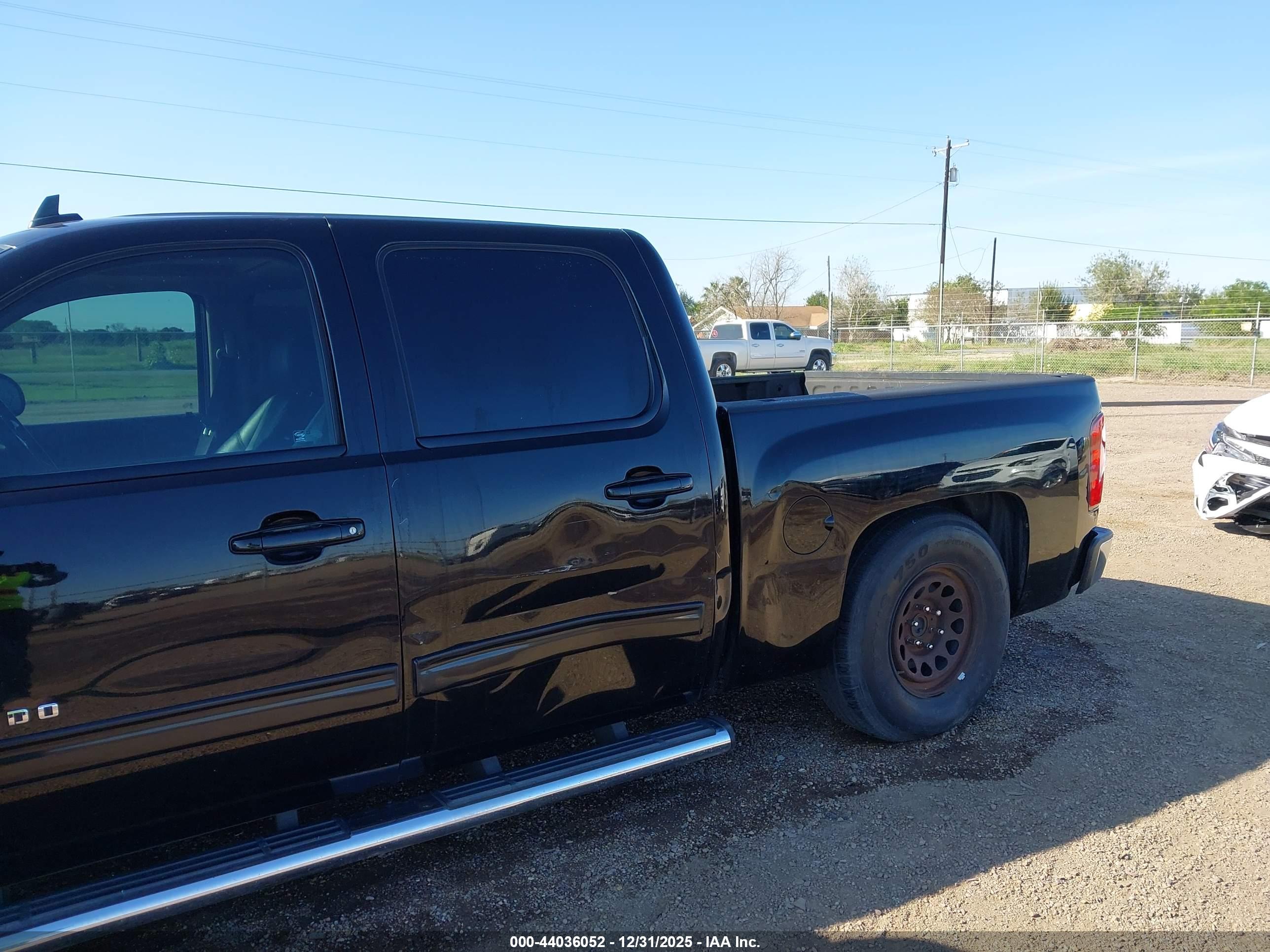CHEVROLET SILVERADO image 6
