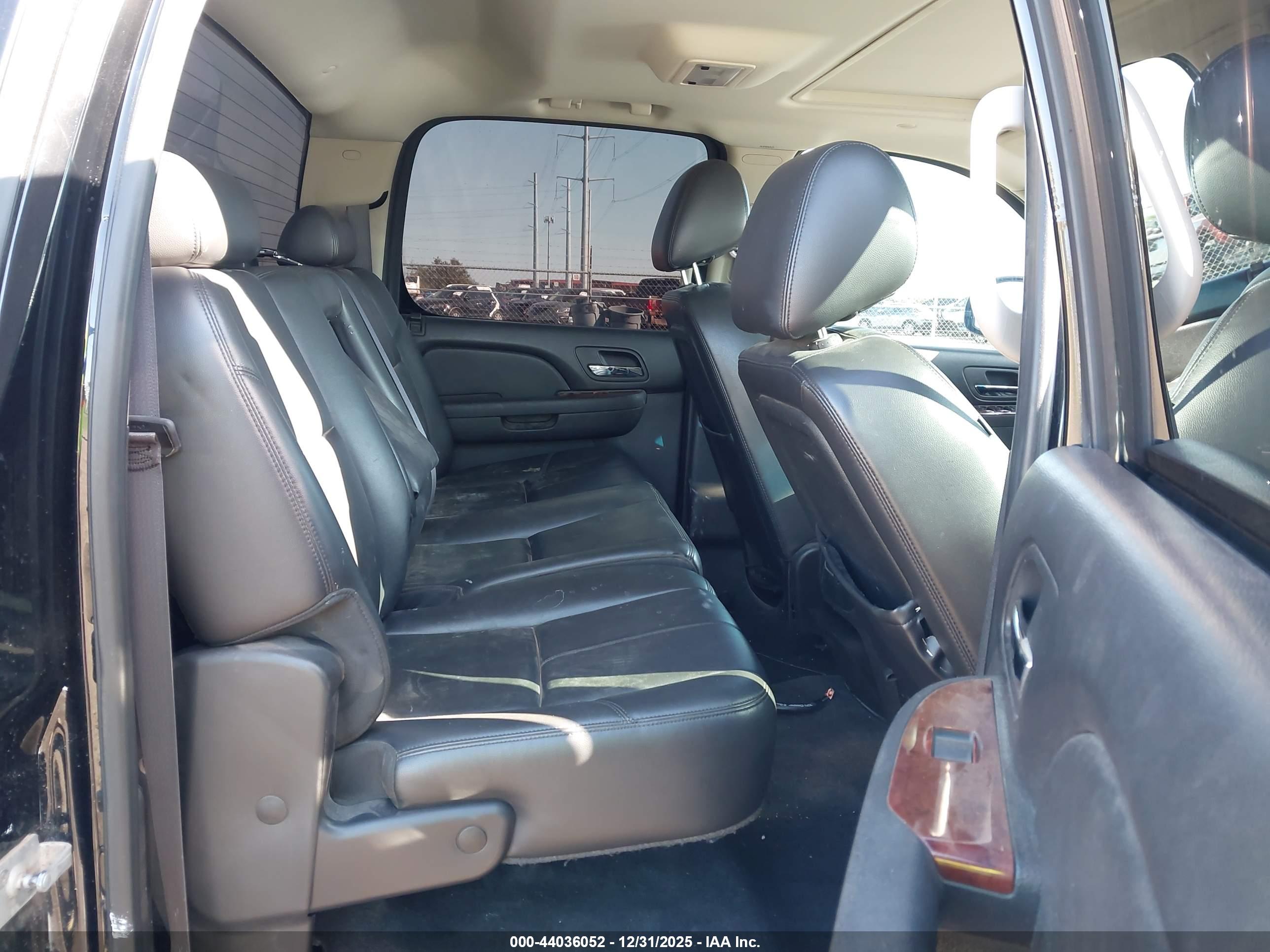 CHEVROLET SILVERADO image 8