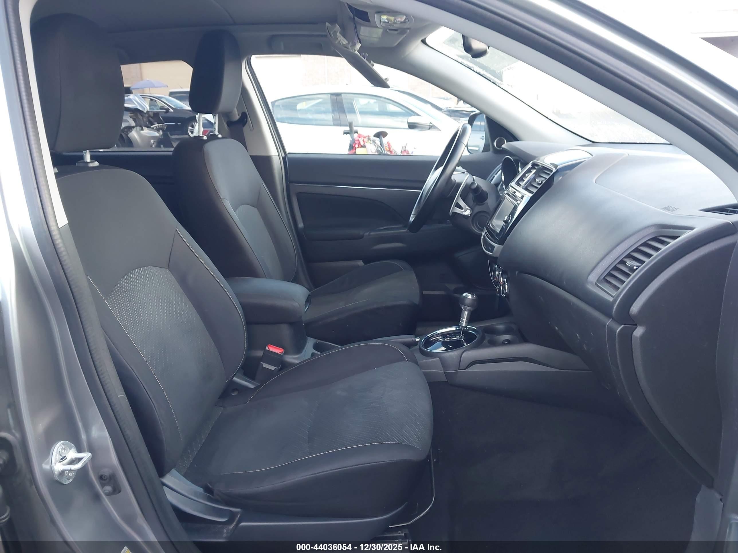 MITSUBISHI OUTLANDER image 5