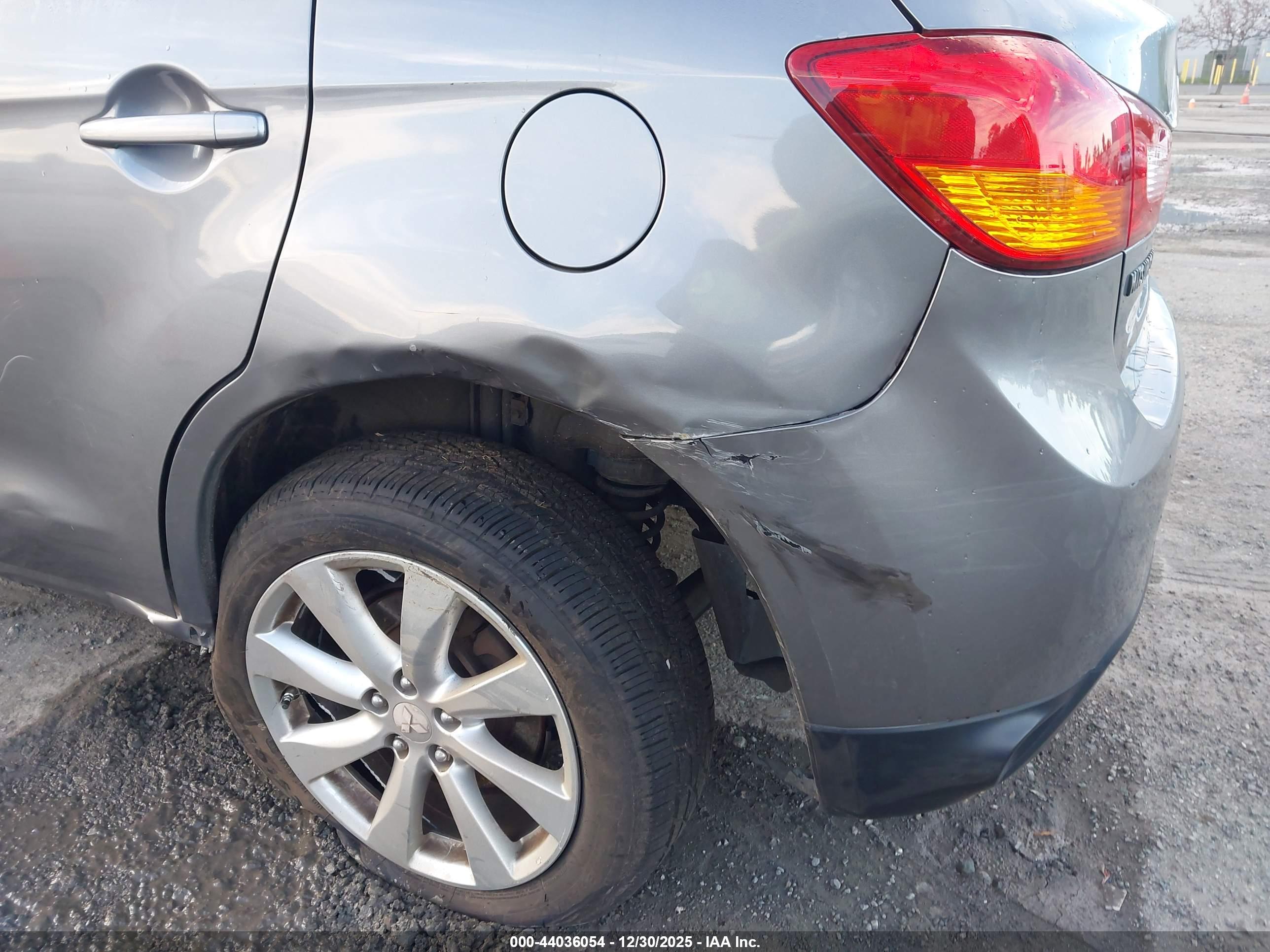 MITSUBISHI OUTLANDER image 6