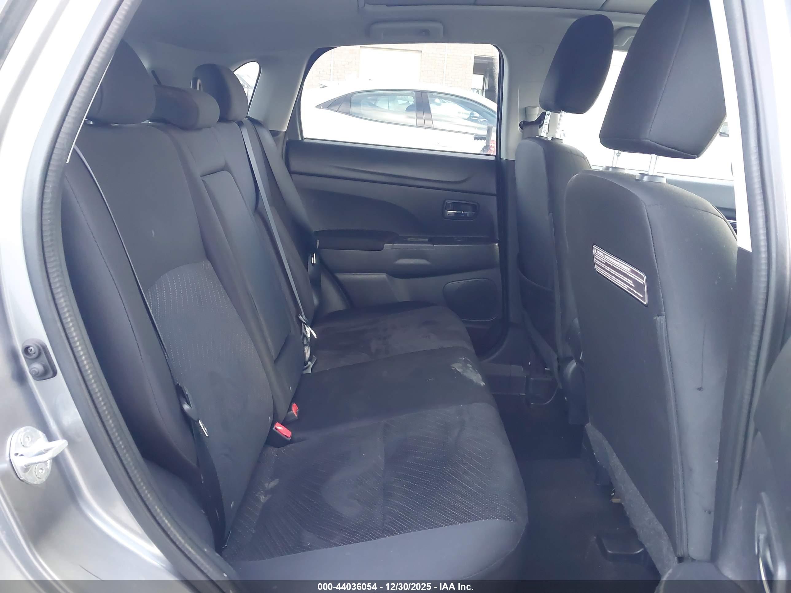 MITSUBISHI OUTLANDER image 8