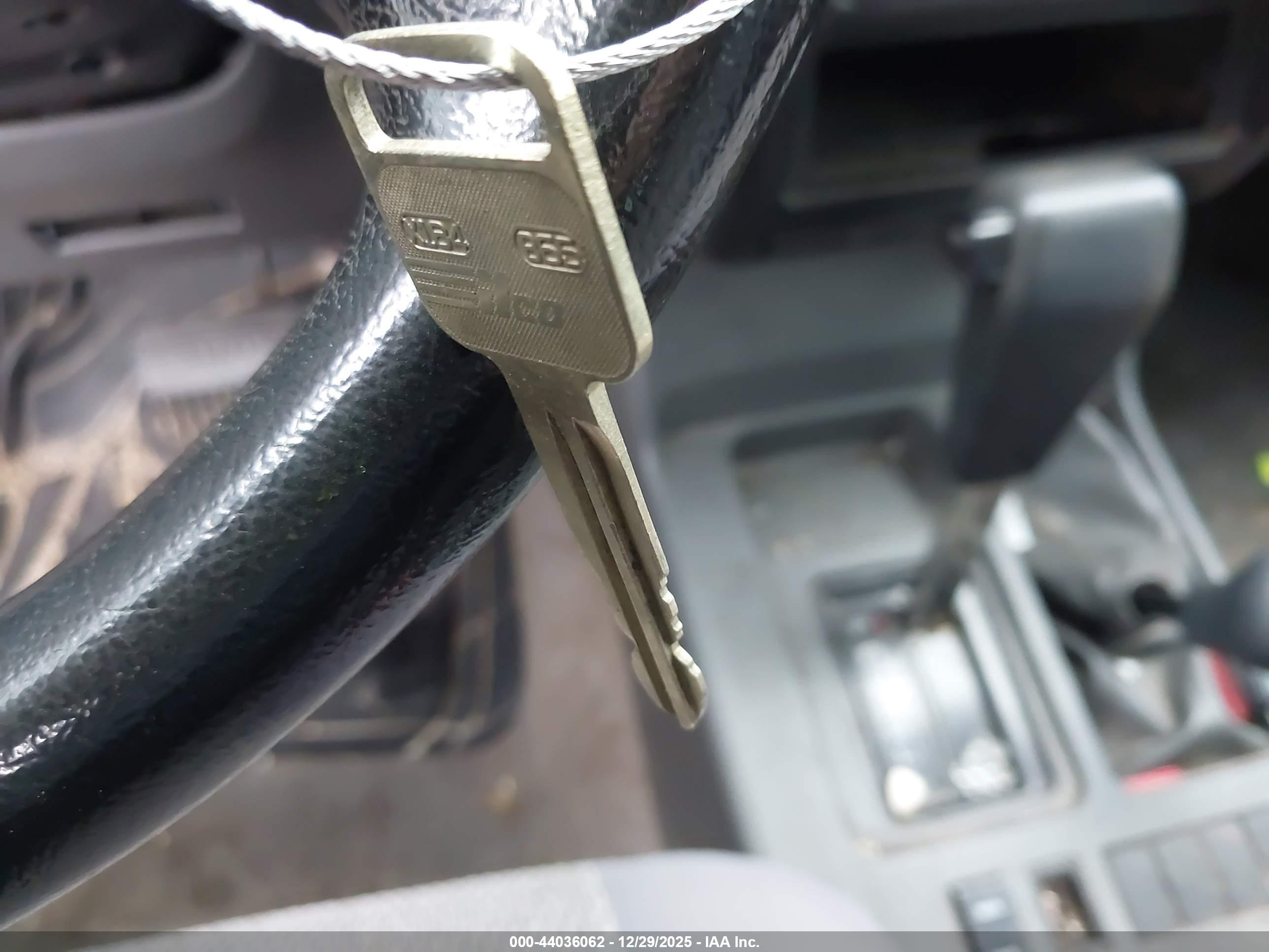 ISUZU TROOPER image 11