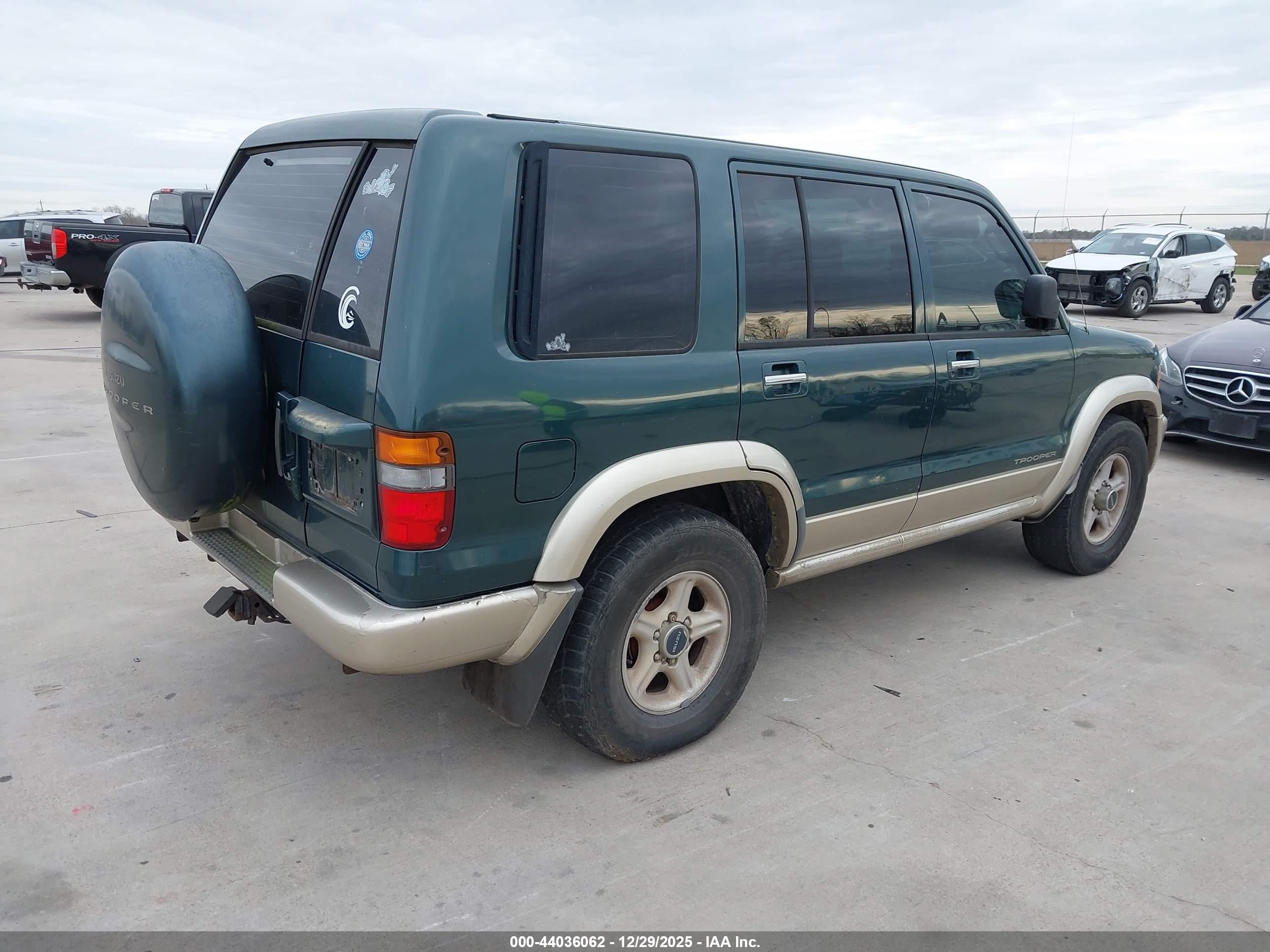 ISUZU TROOPER image 4