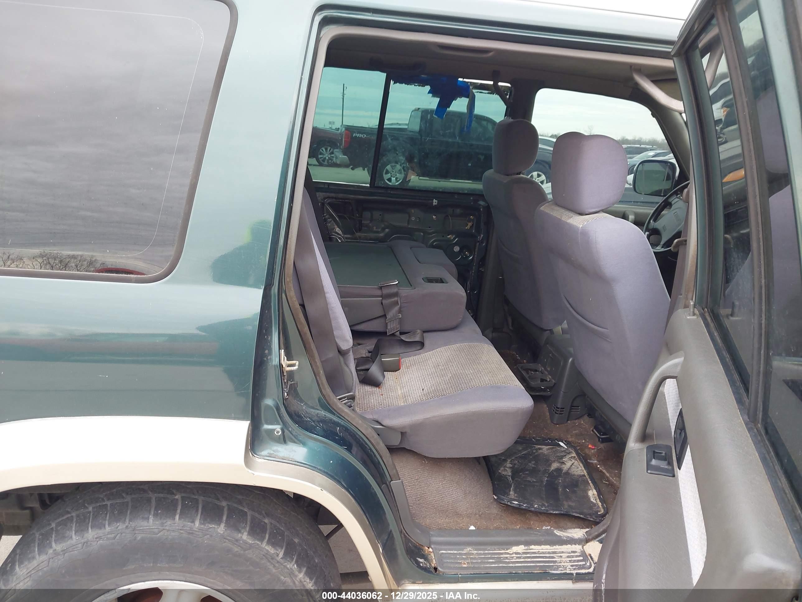ISUZU TROOPER image 8