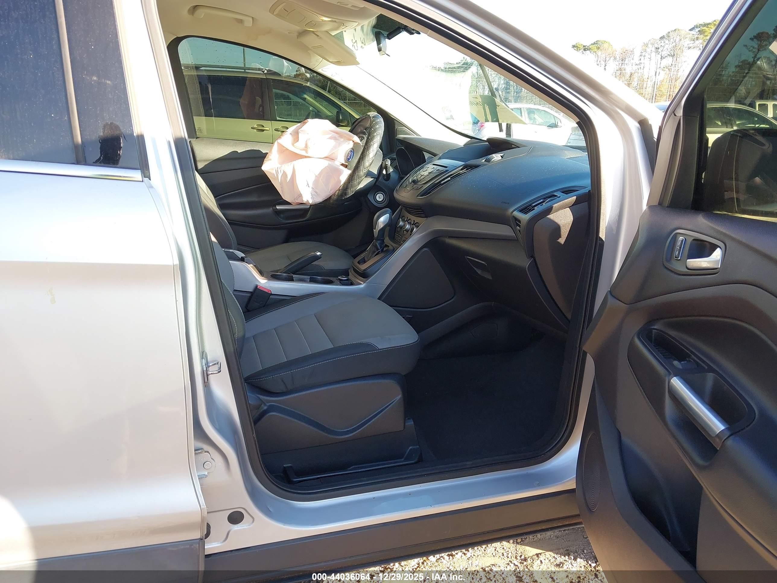 FORD ESCAPE image 5