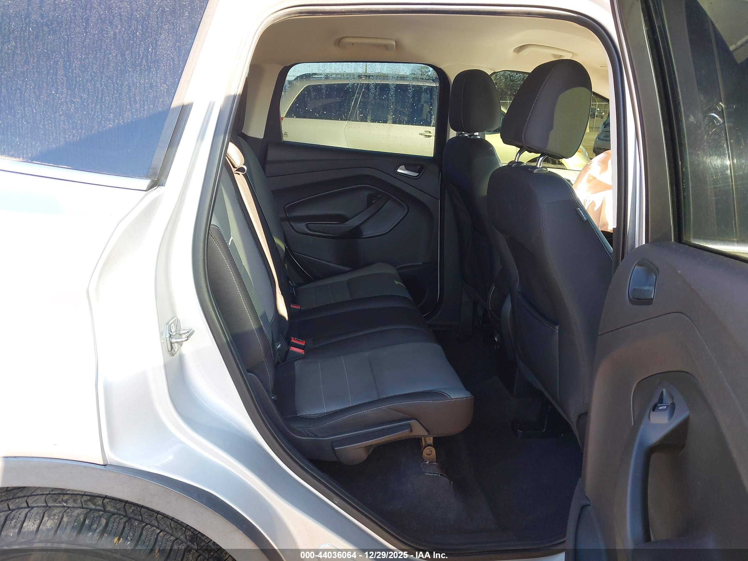 FORD ESCAPE image 8