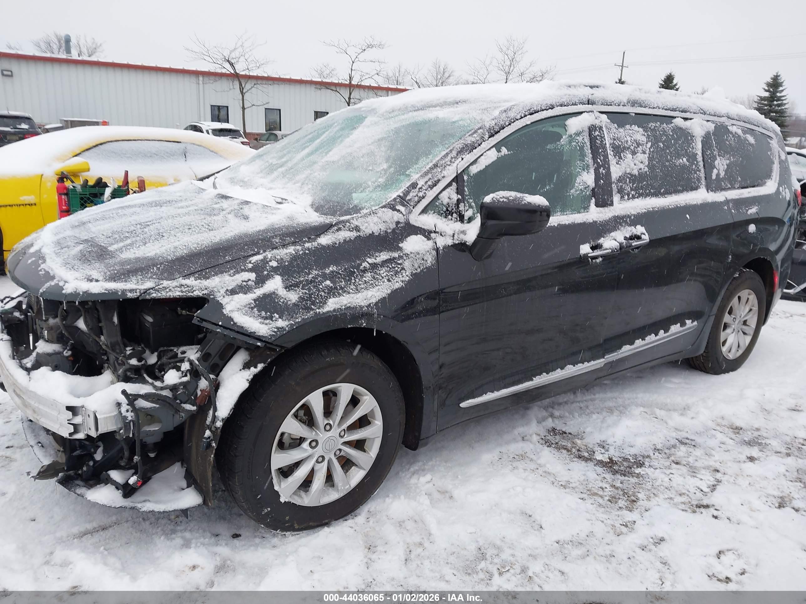 CHRYSLER PACIFICA image 2