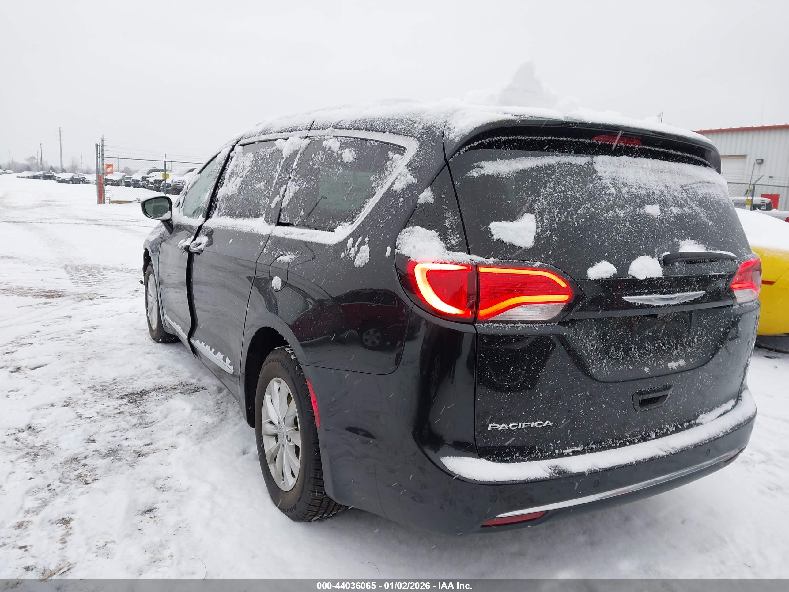 CHRYSLER PACIFICA image 3