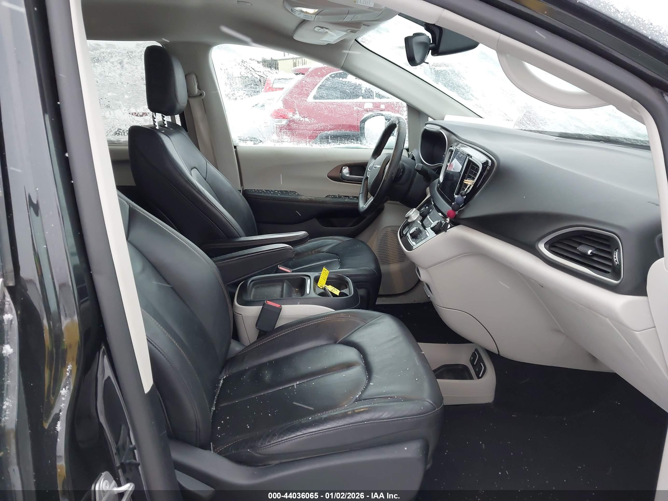 CHRYSLER PACIFICA image 5