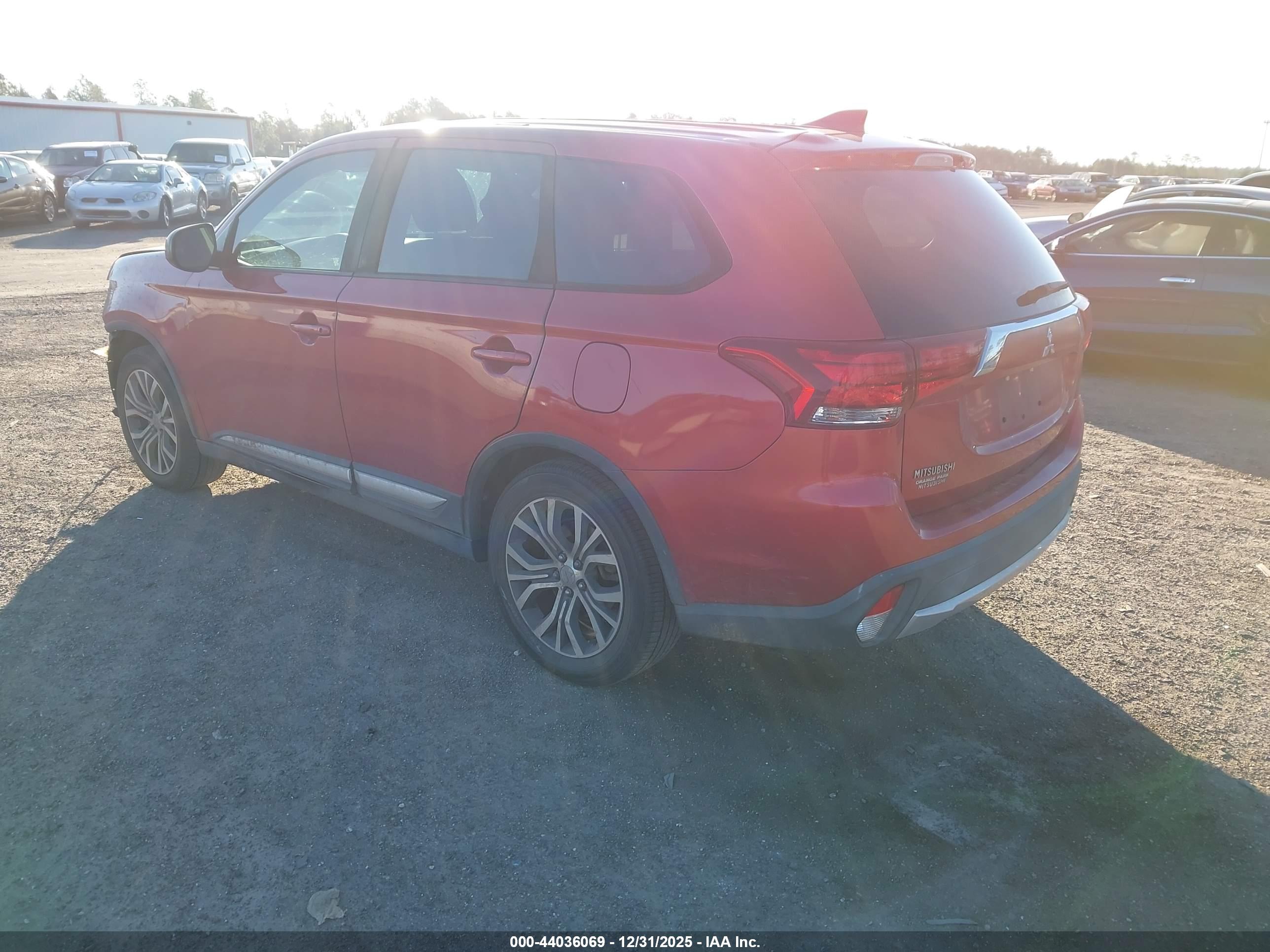 MITSUBISHI OUTLANDER image 3
