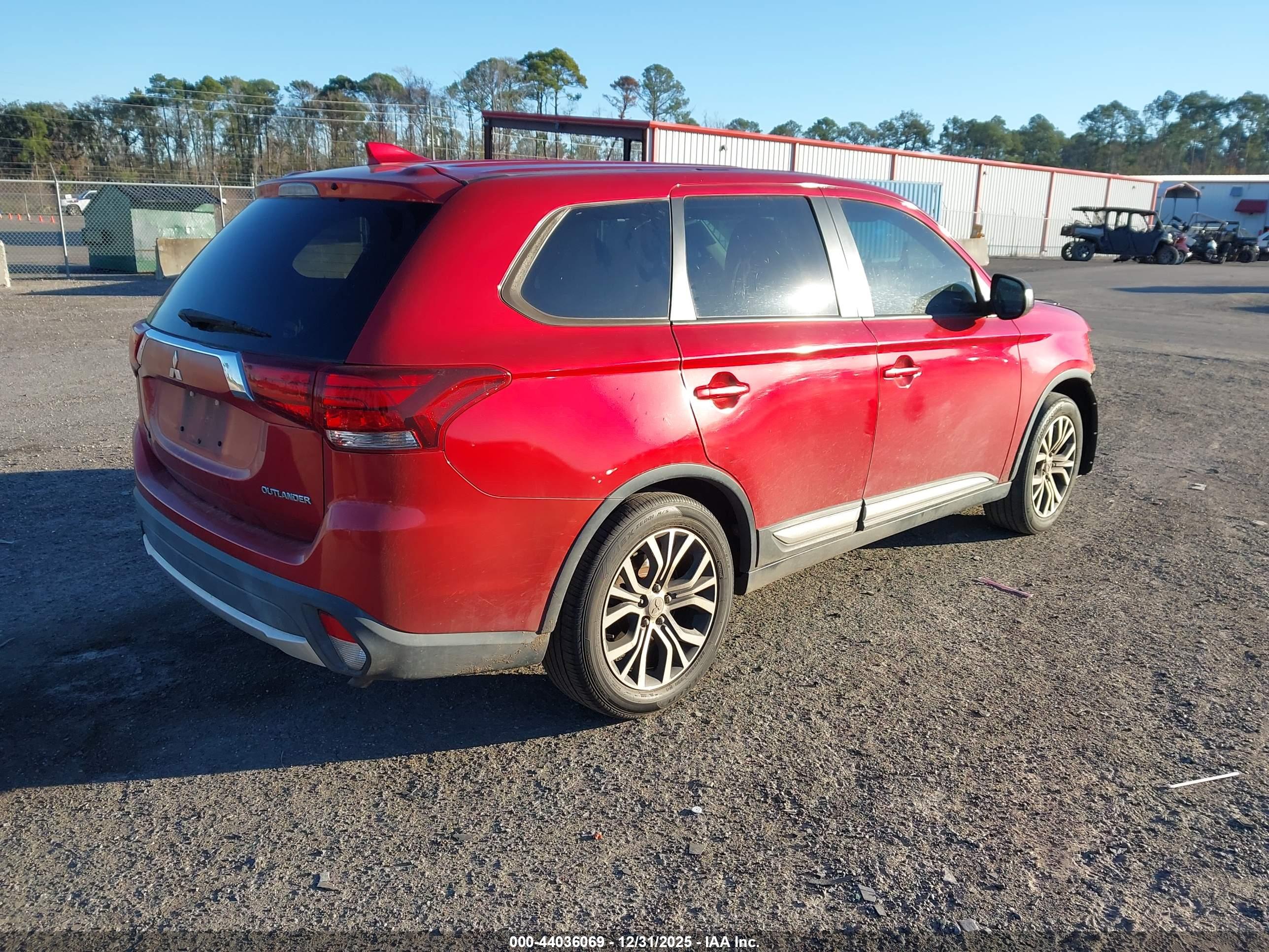 MITSUBISHI OUTLANDER image 4