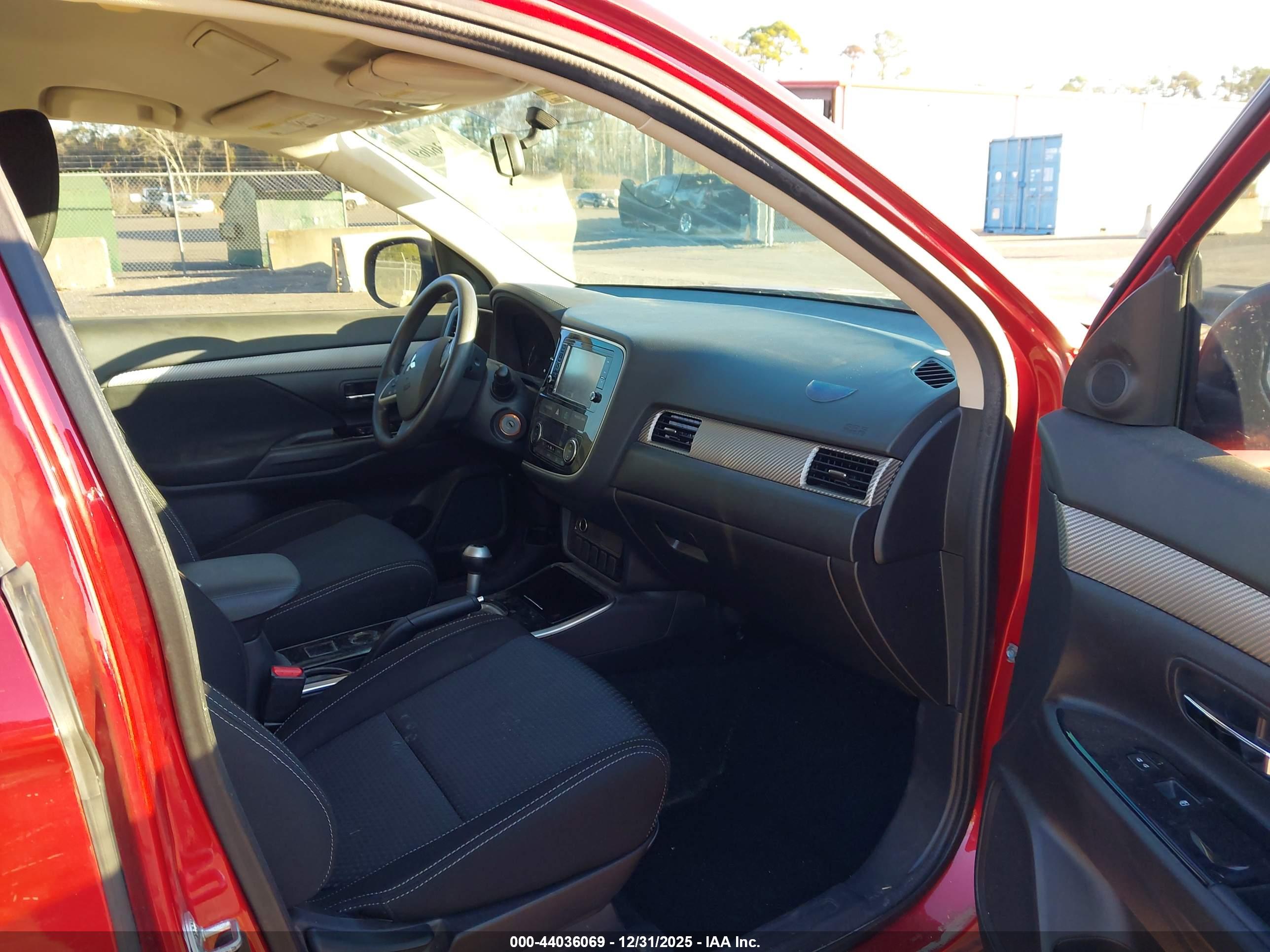 MITSUBISHI OUTLANDER image 5
