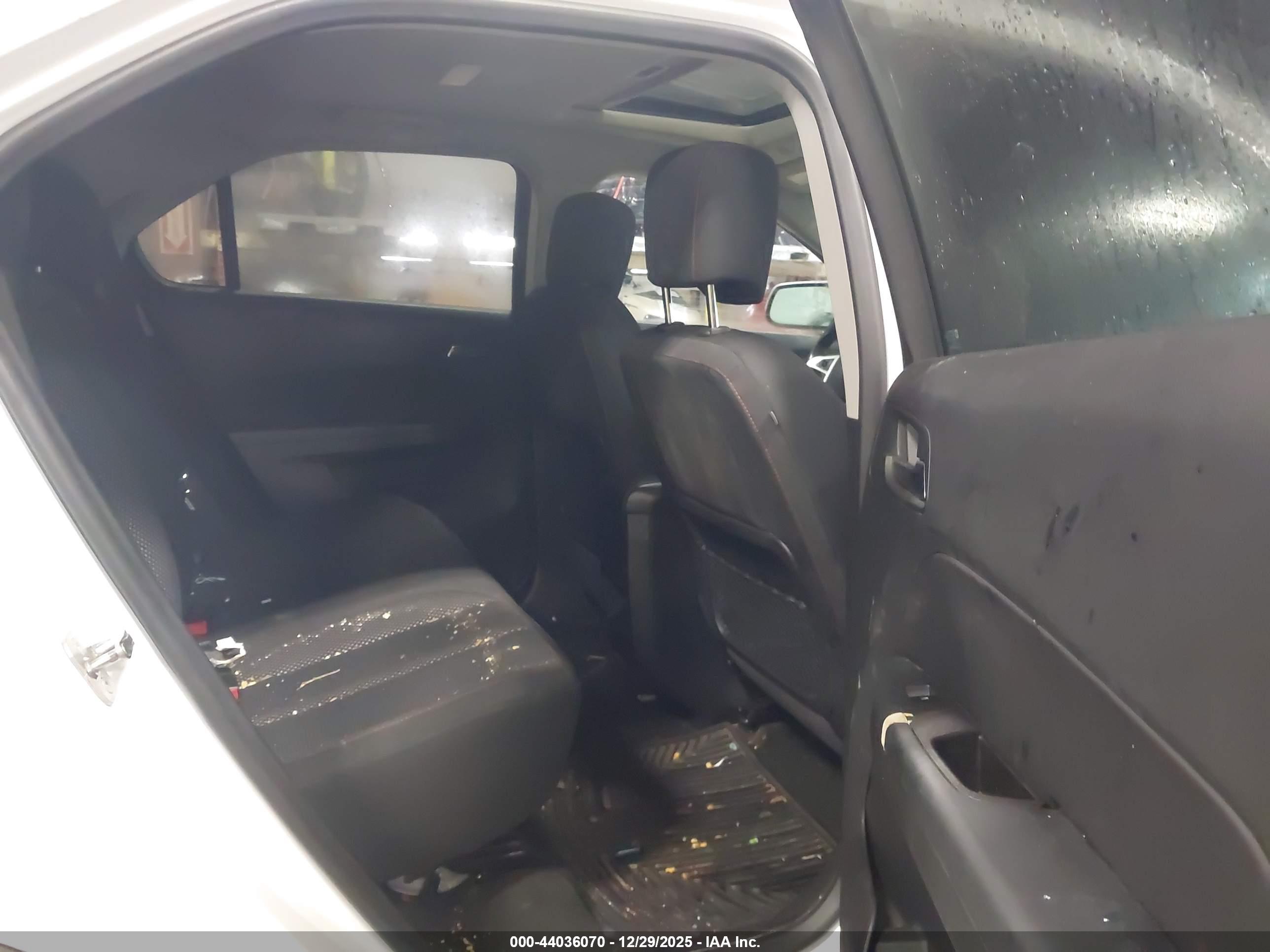 CHEVROLET EQUINOX image 8