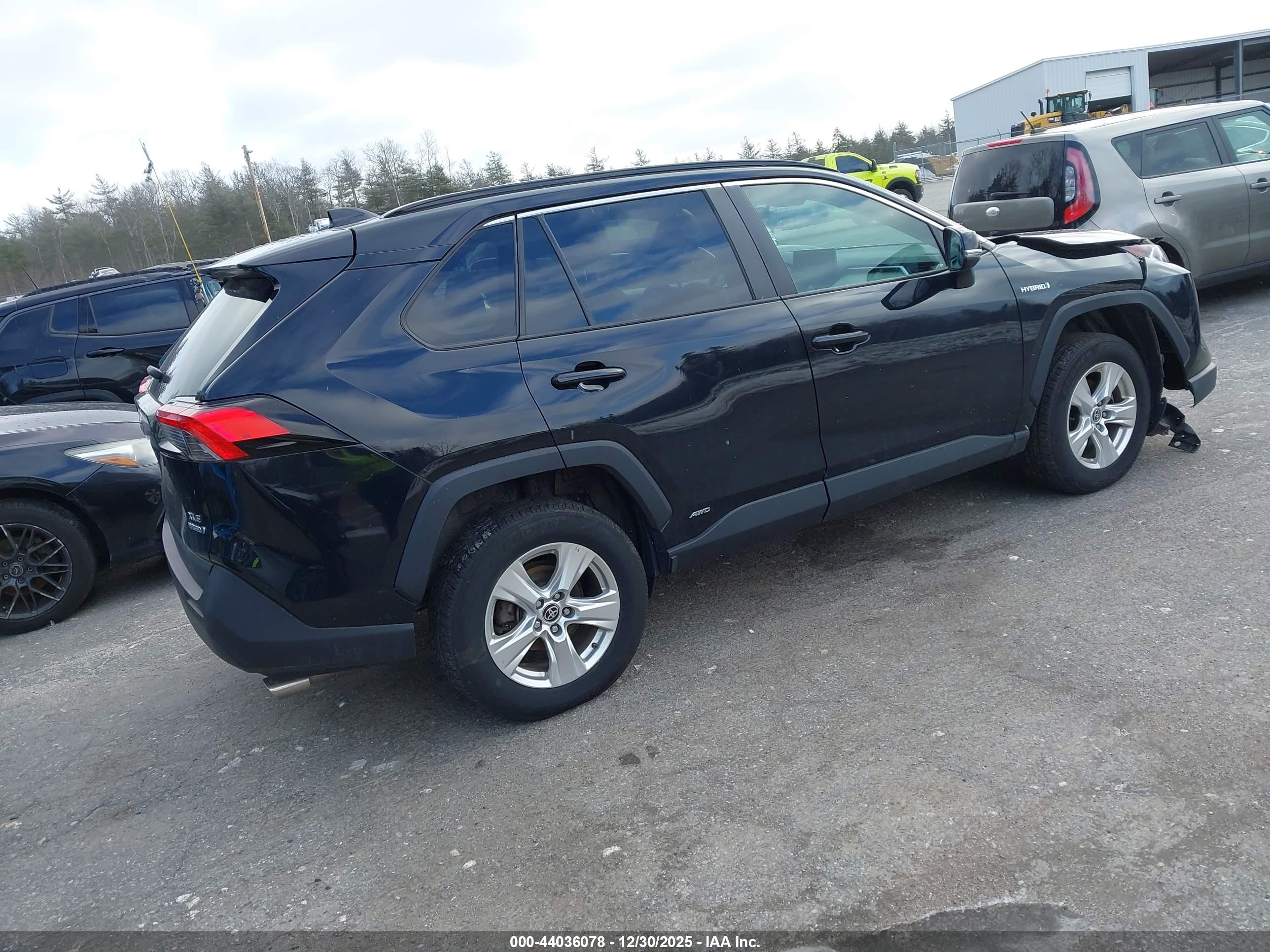 TOYOTA RAV4 image 4