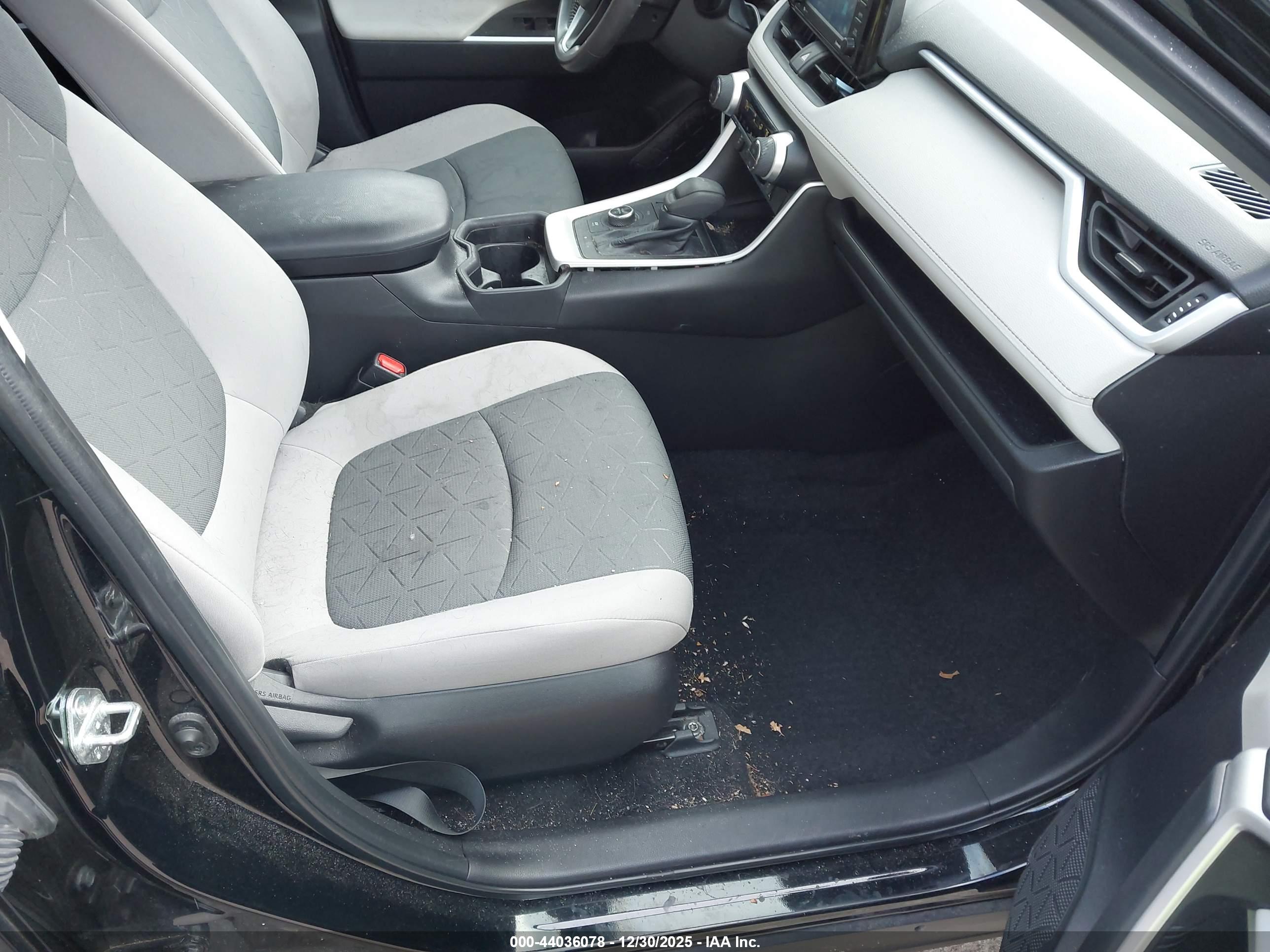 TOYOTA RAV4 image 5