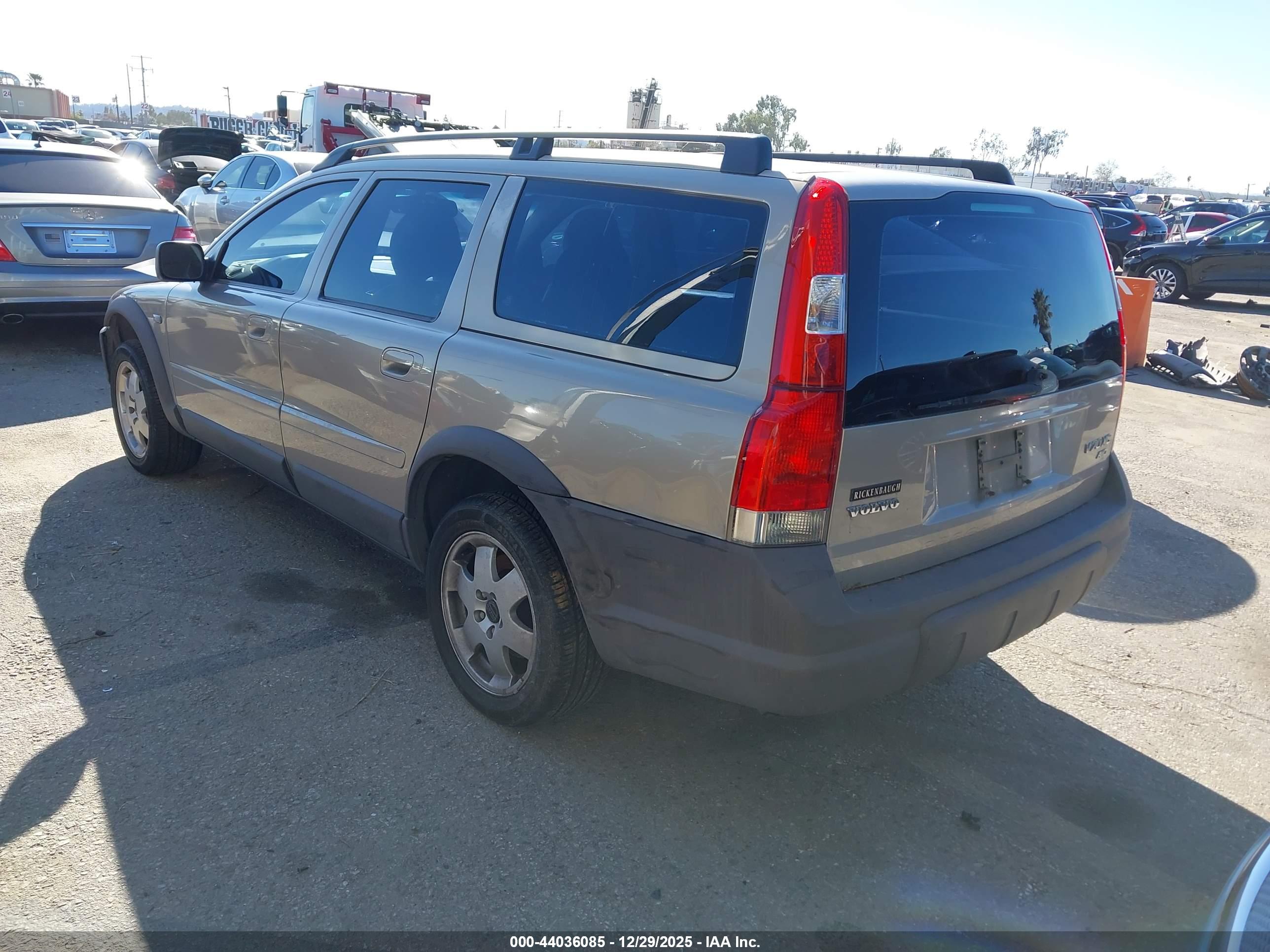 VOLVO V70 image 3