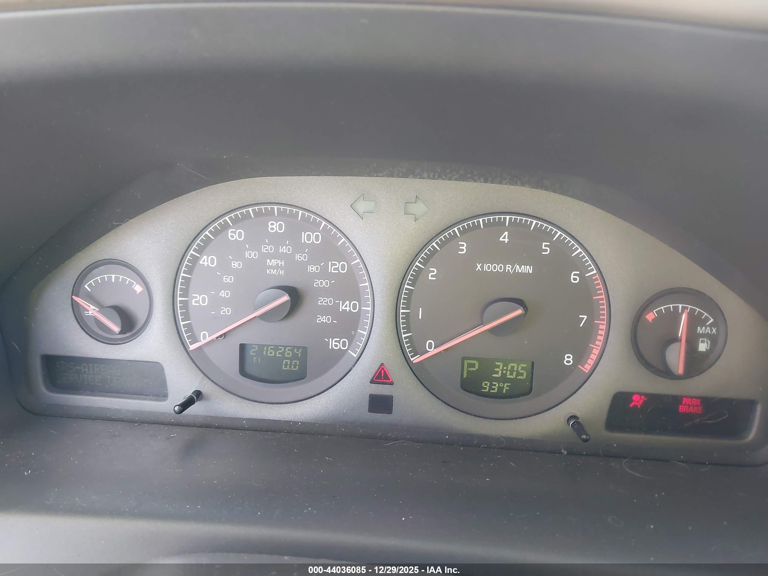 VOLVO V70 image 7