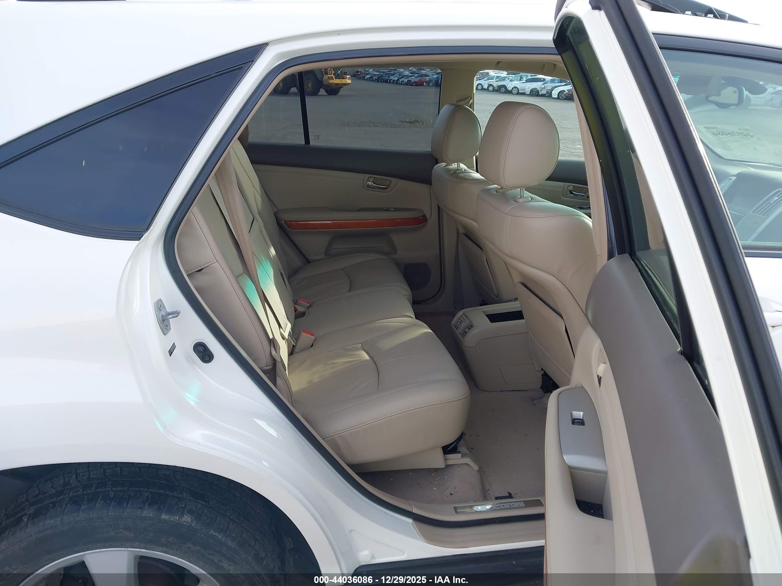 LEXUS RX image 8