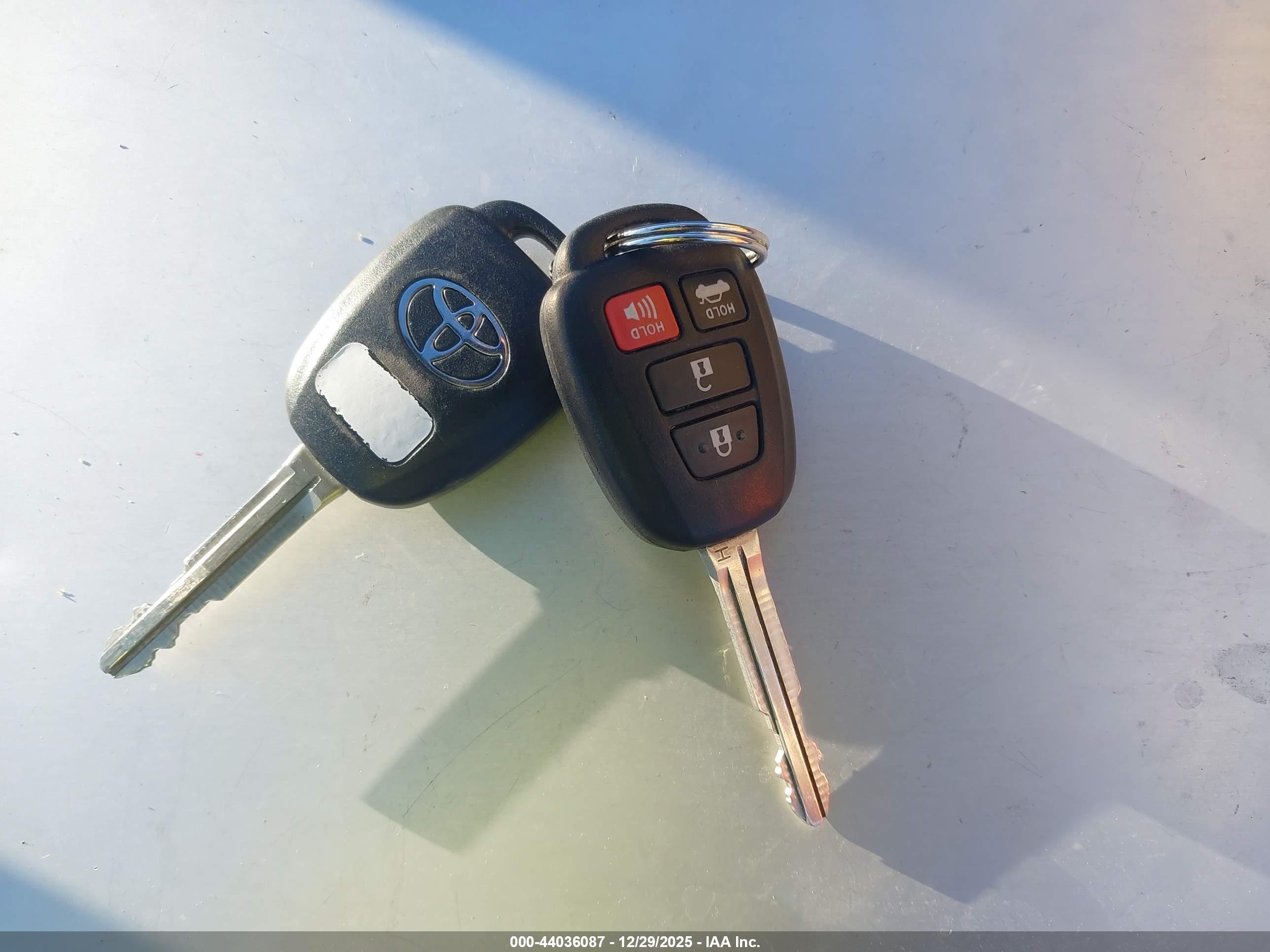 TOYOTA CAMRY image 11