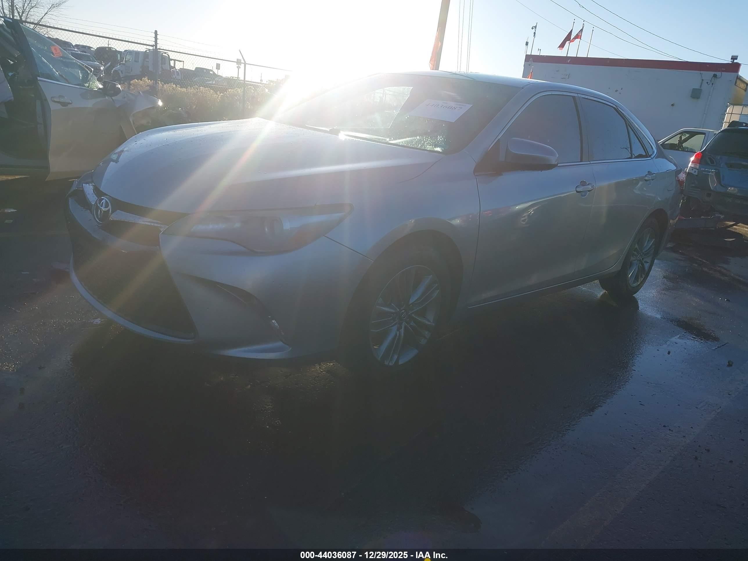 TOYOTA CAMRY image 2