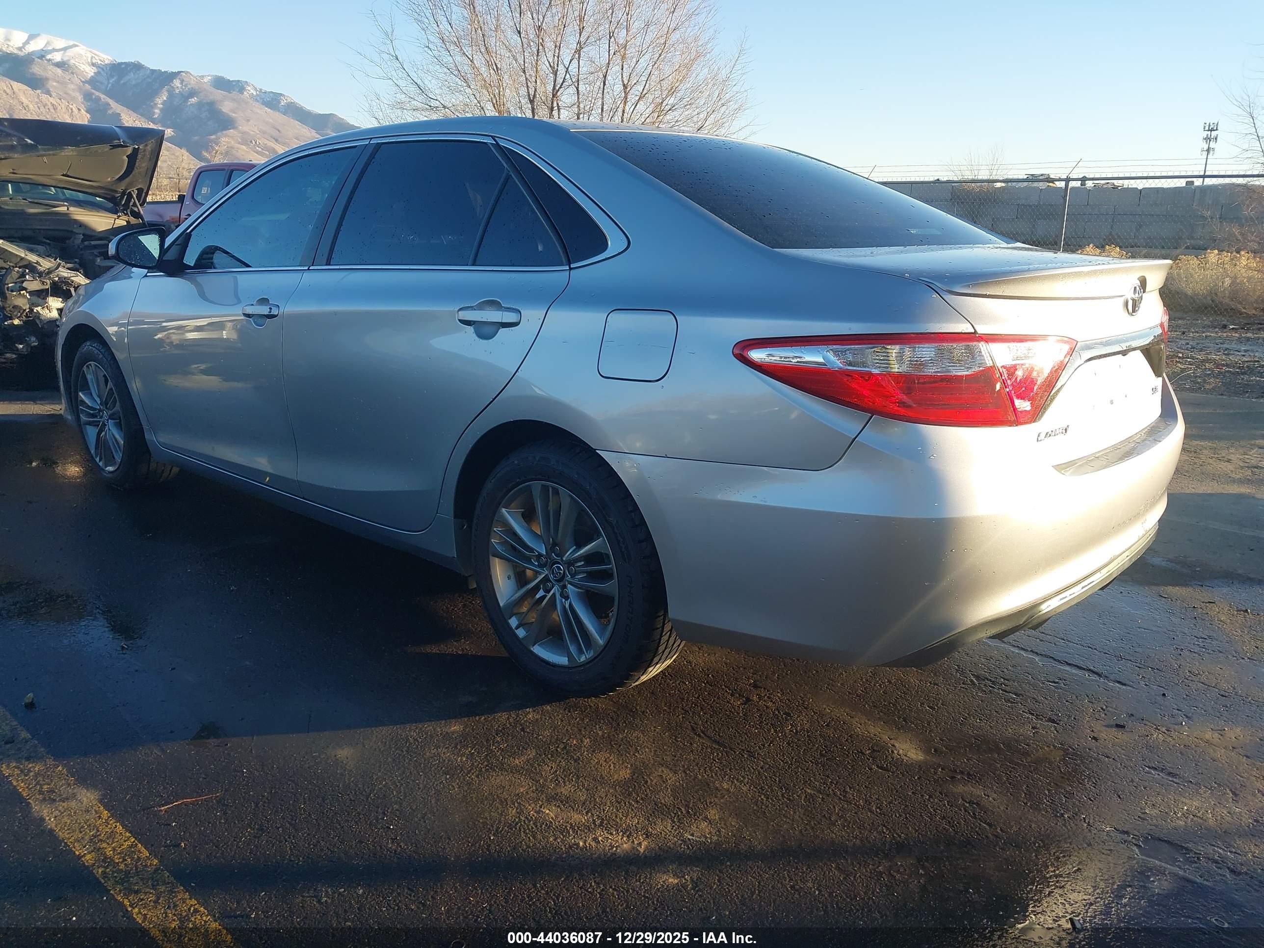 TOYOTA CAMRY image 3