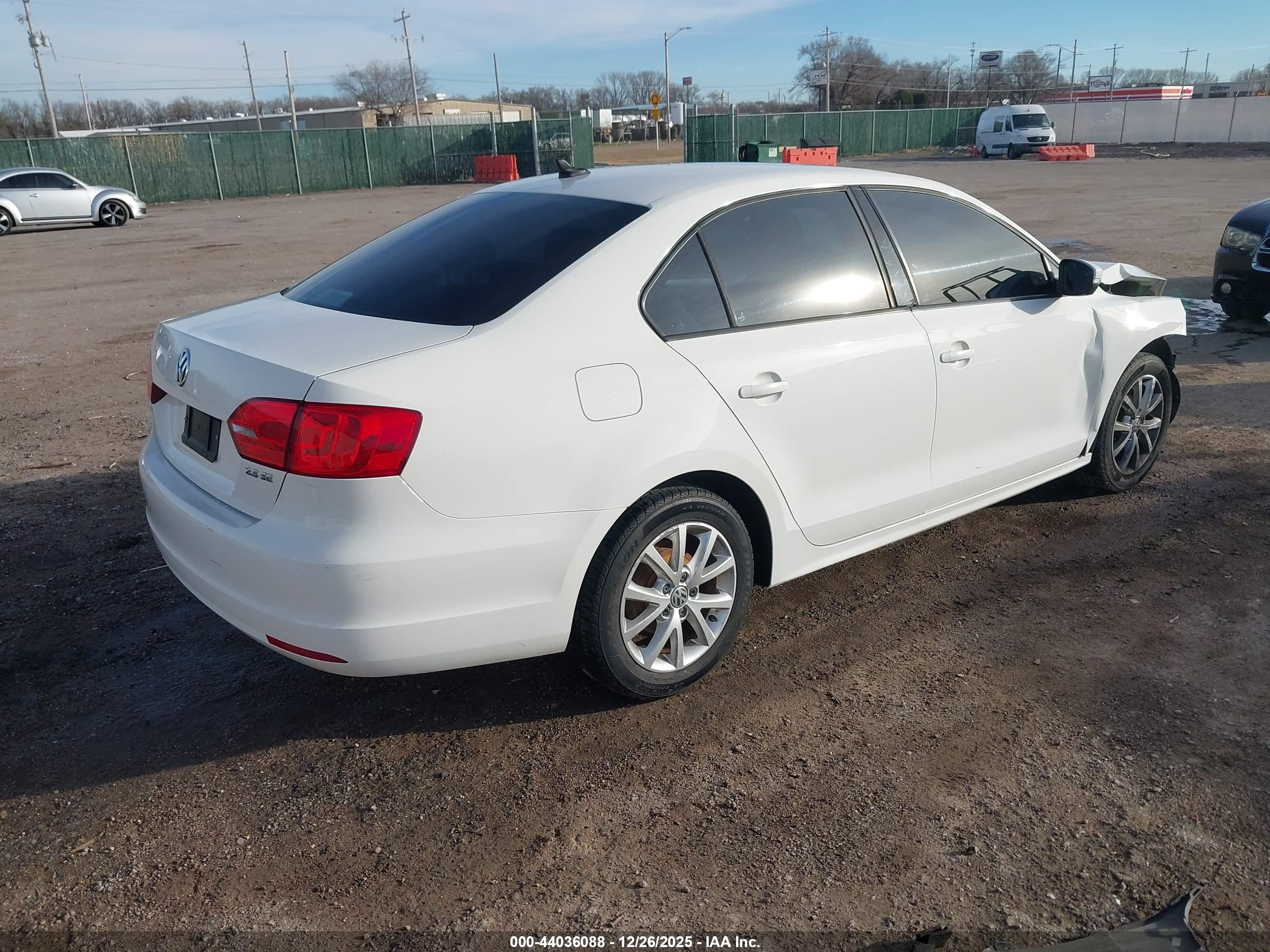 VOLKSWAGEN JETTA image 4