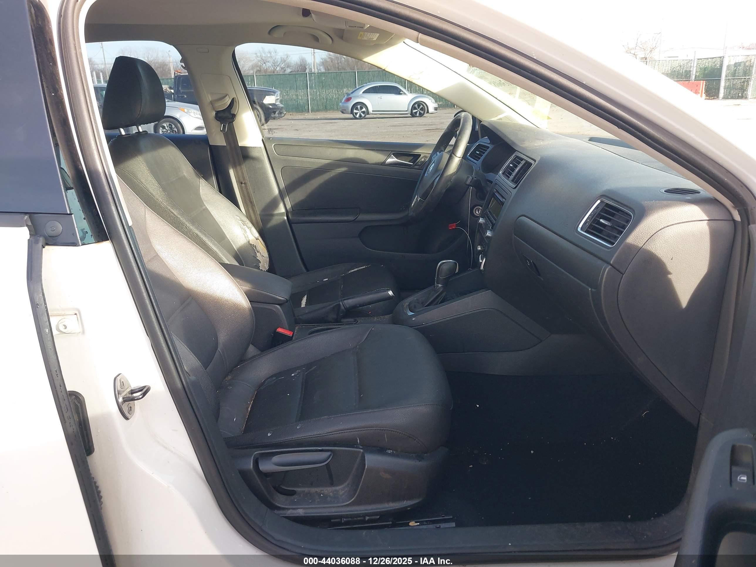 VOLKSWAGEN JETTA image 5