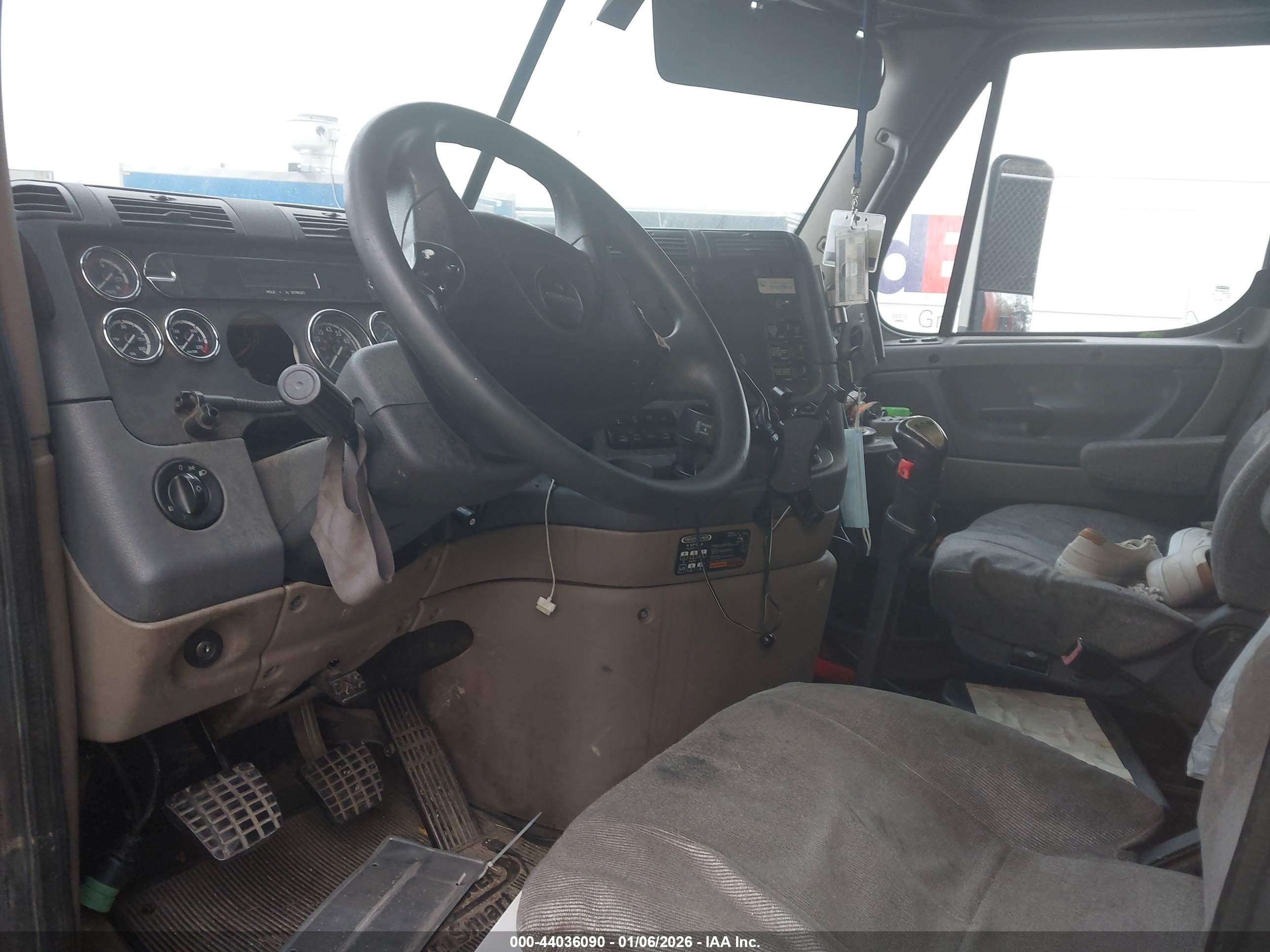 FREIGHTLINER CASCADIA image 7