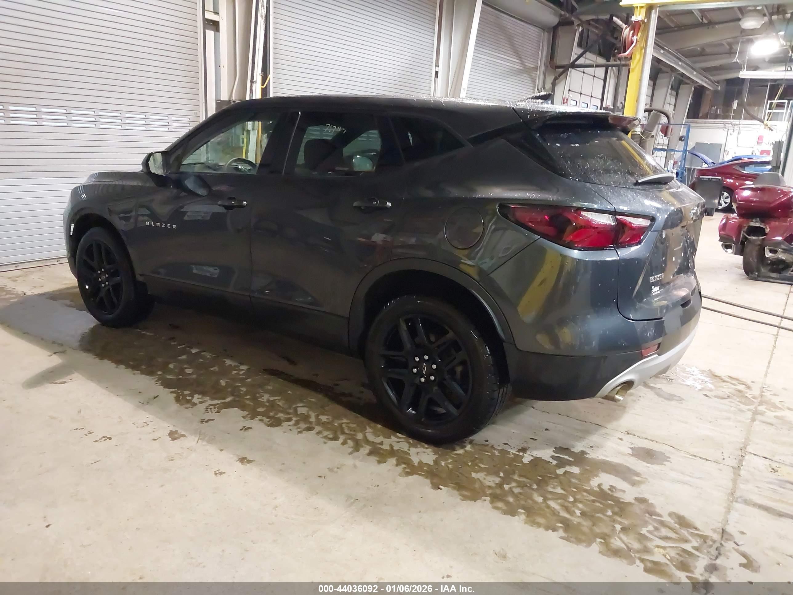 CHEVROLET BLAZER image 3