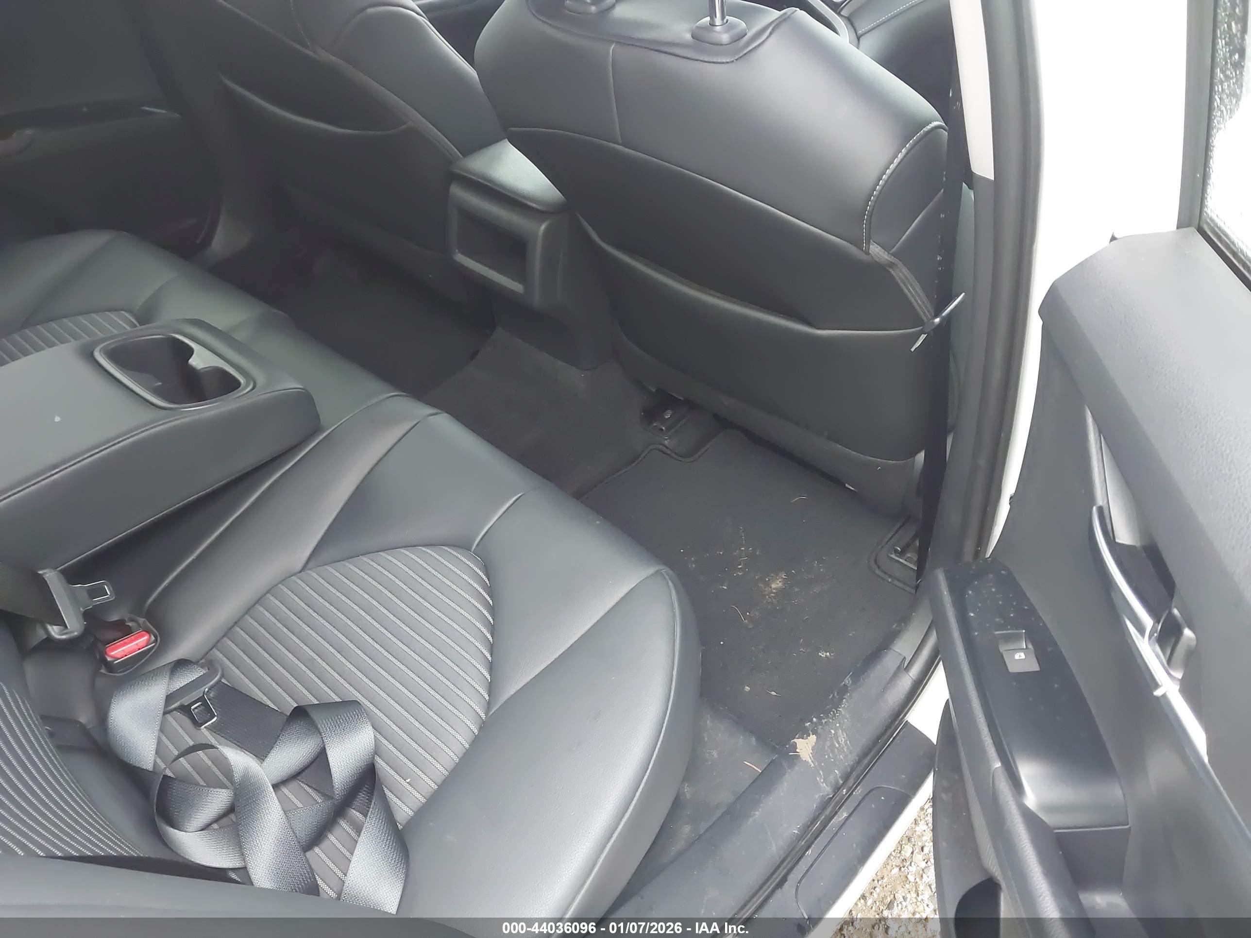 TOYOTA CAMRY image 8