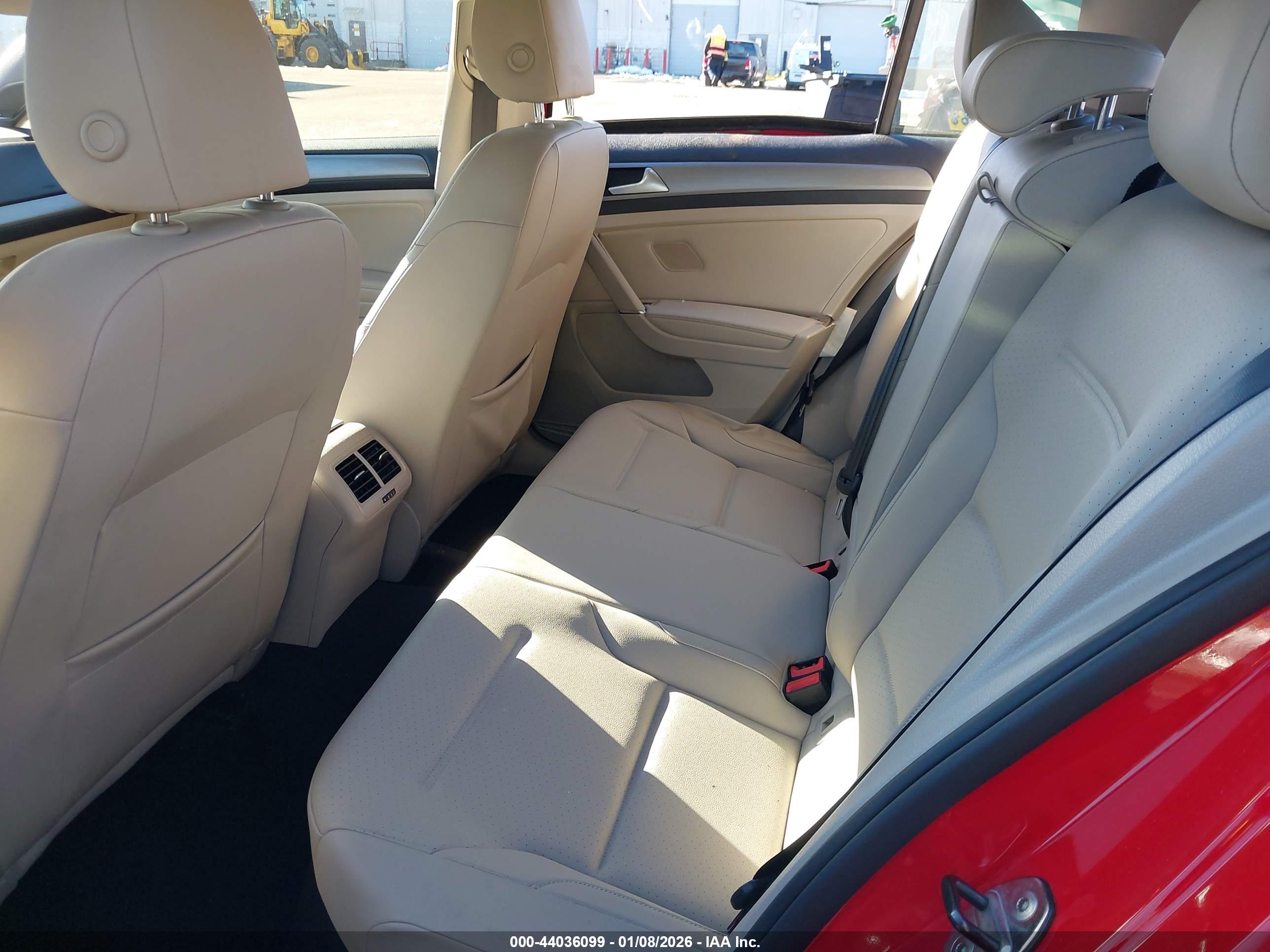 VOLKSWAGEN GOLF image 8