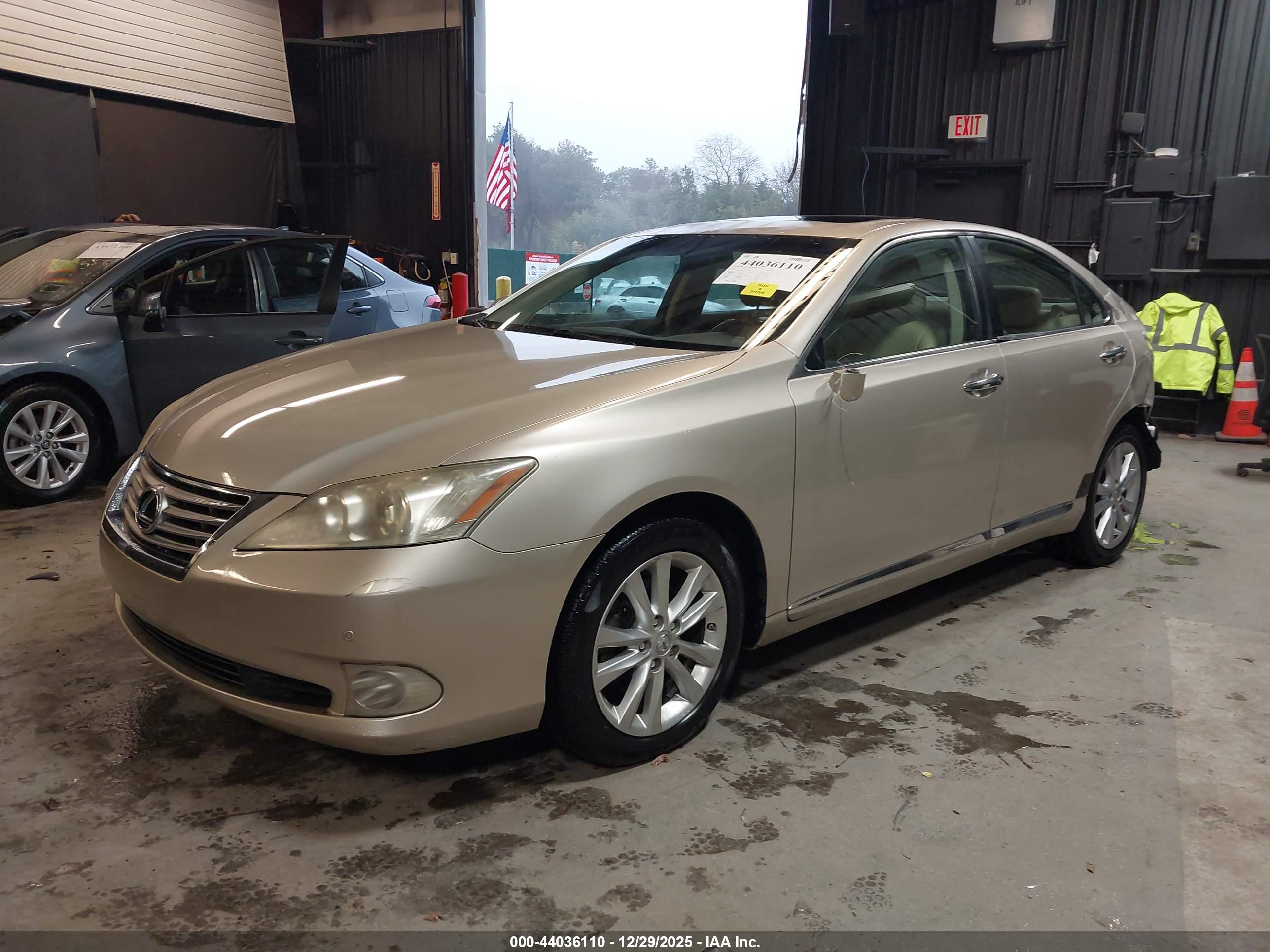 LEXUS ES image 2