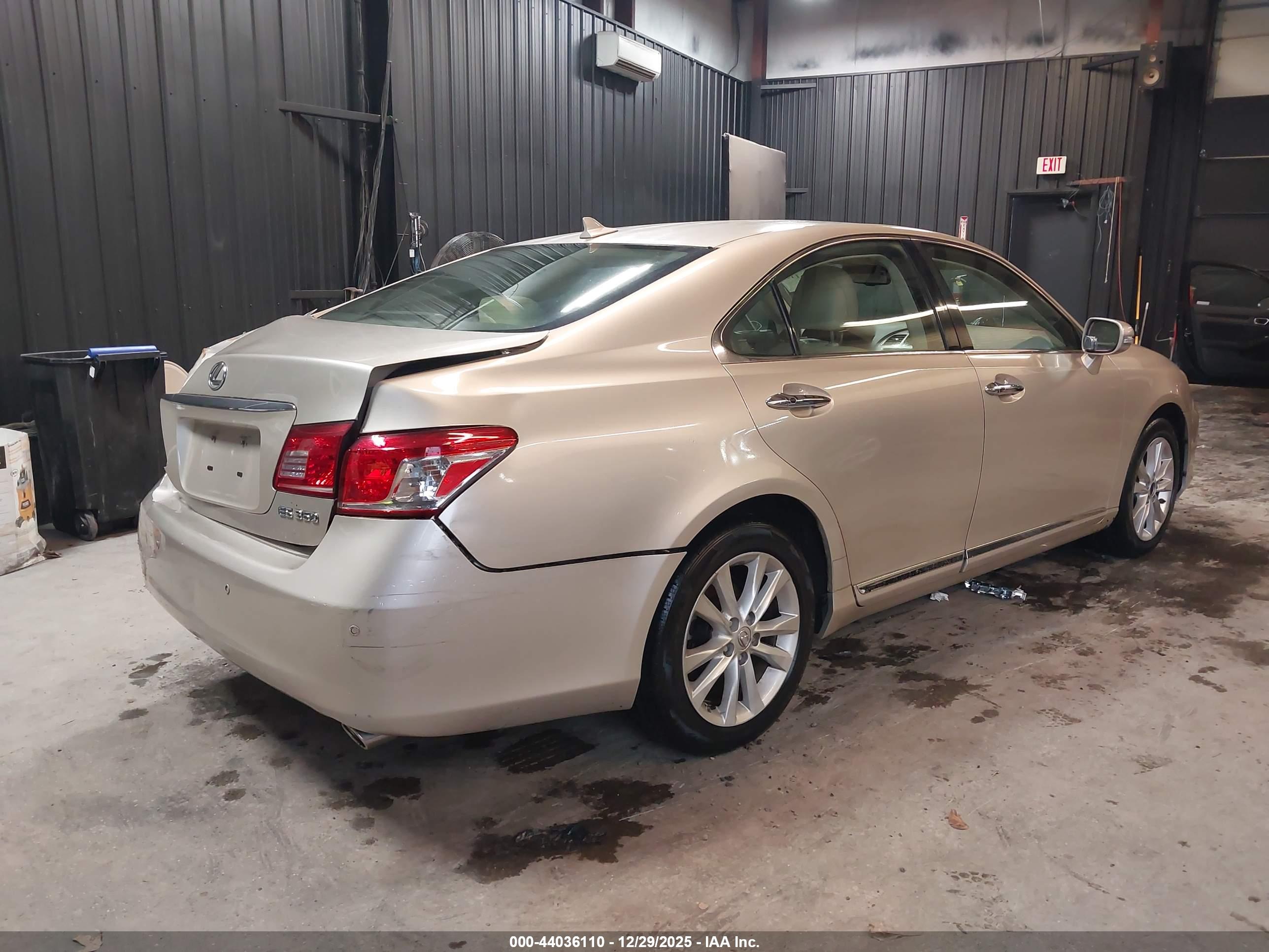 LEXUS ES image 4