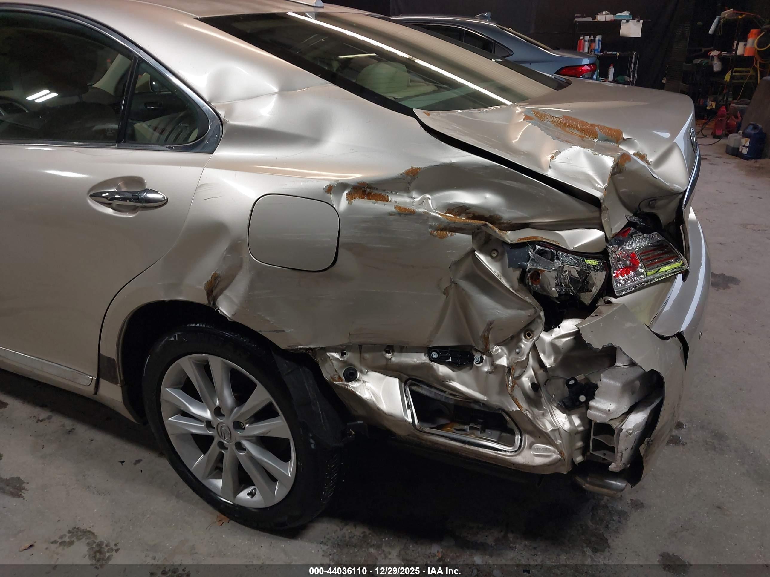 LEXUS ES image 6