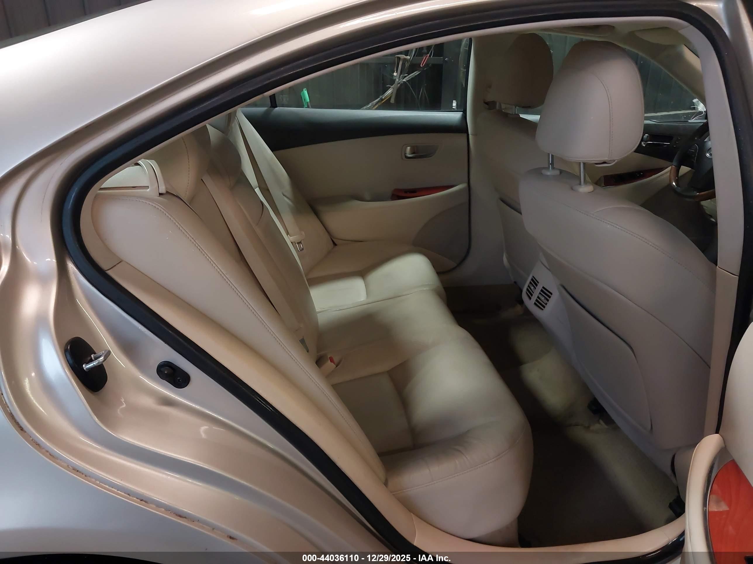 LEXUS ES image 8