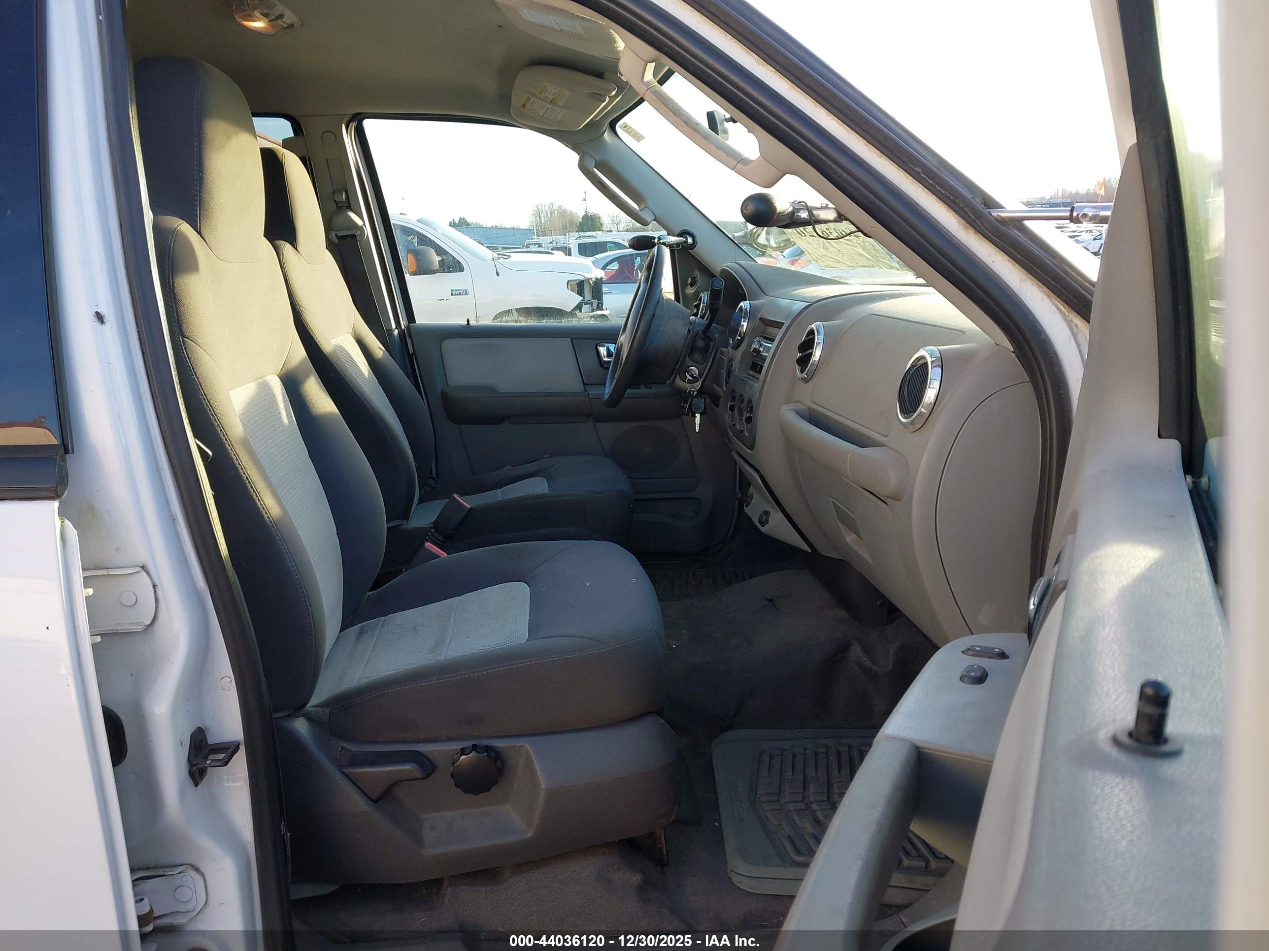 FORD EXPEDITION image 5