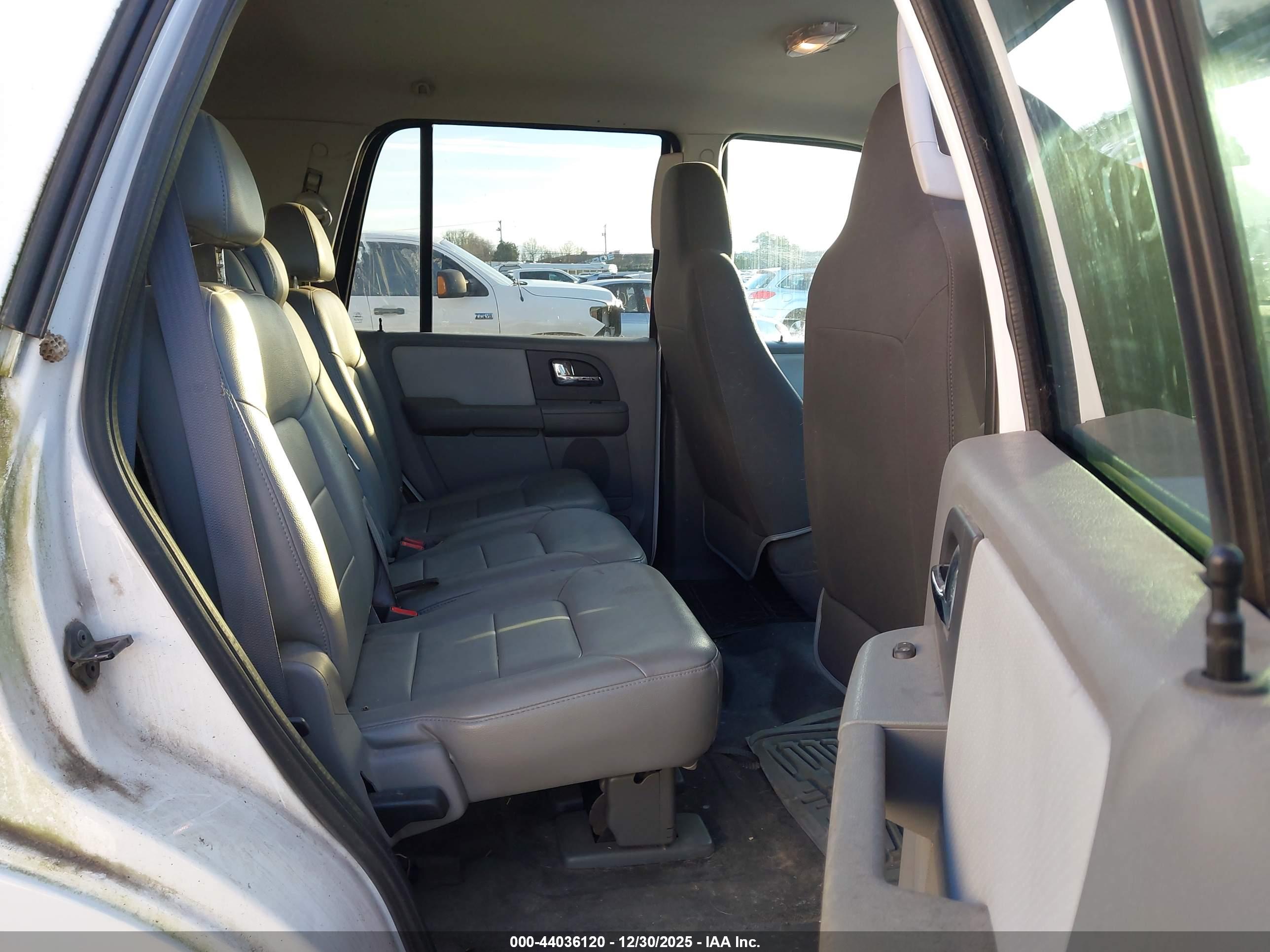 FORD EXPEDITION image 8