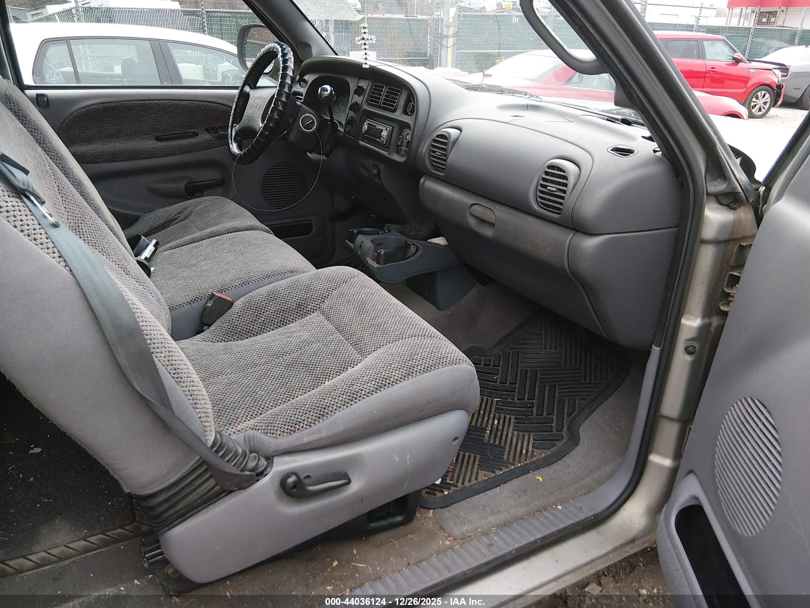 DODGE RAM image 5